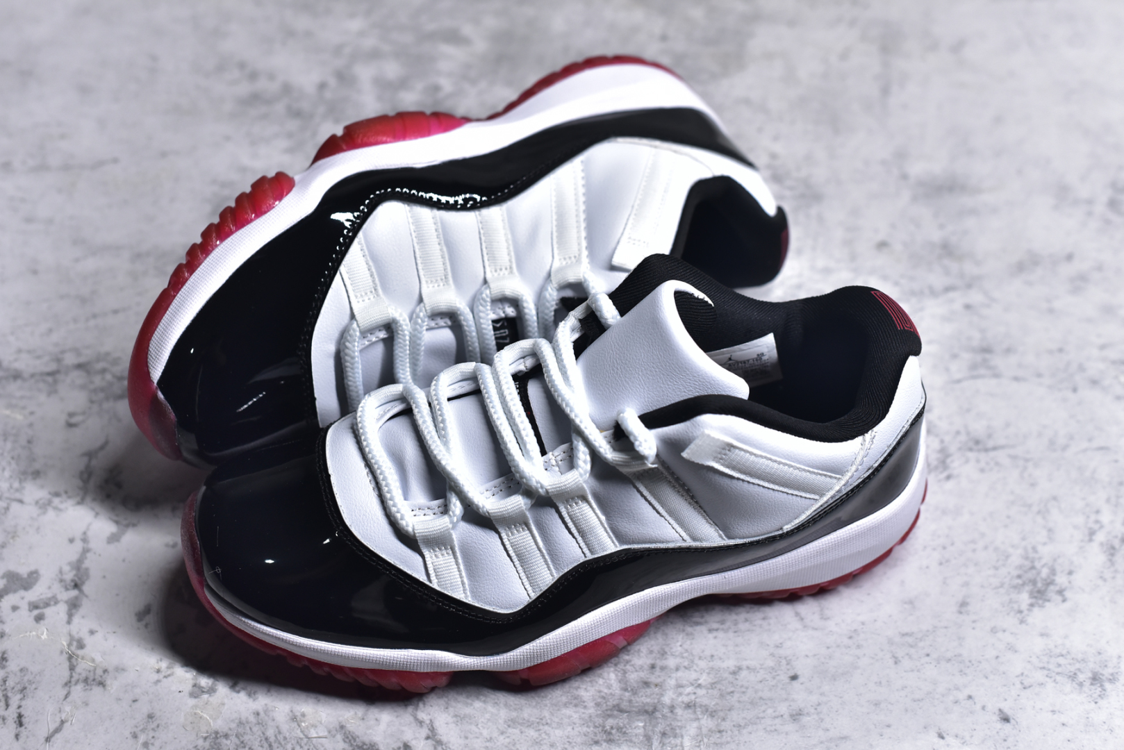 图片[7]-#Air Jordan 11 Low \”Concord Bred\” AJ11 康扣黑红 原装碳板 采购原装碳纤 原纸板开发 上脚极致充正 限定原盒 纯原质感 进口头层皮料 中底拉帮线 整体清洁度等各方面细节完全一致 碾压市面诸多嘴炮\”纯原\” 请自觉区分市场错误版本👏 货号： AV2187 160LF 尺码：40 41 42 42.5 43 44 44.5 46-选品中心