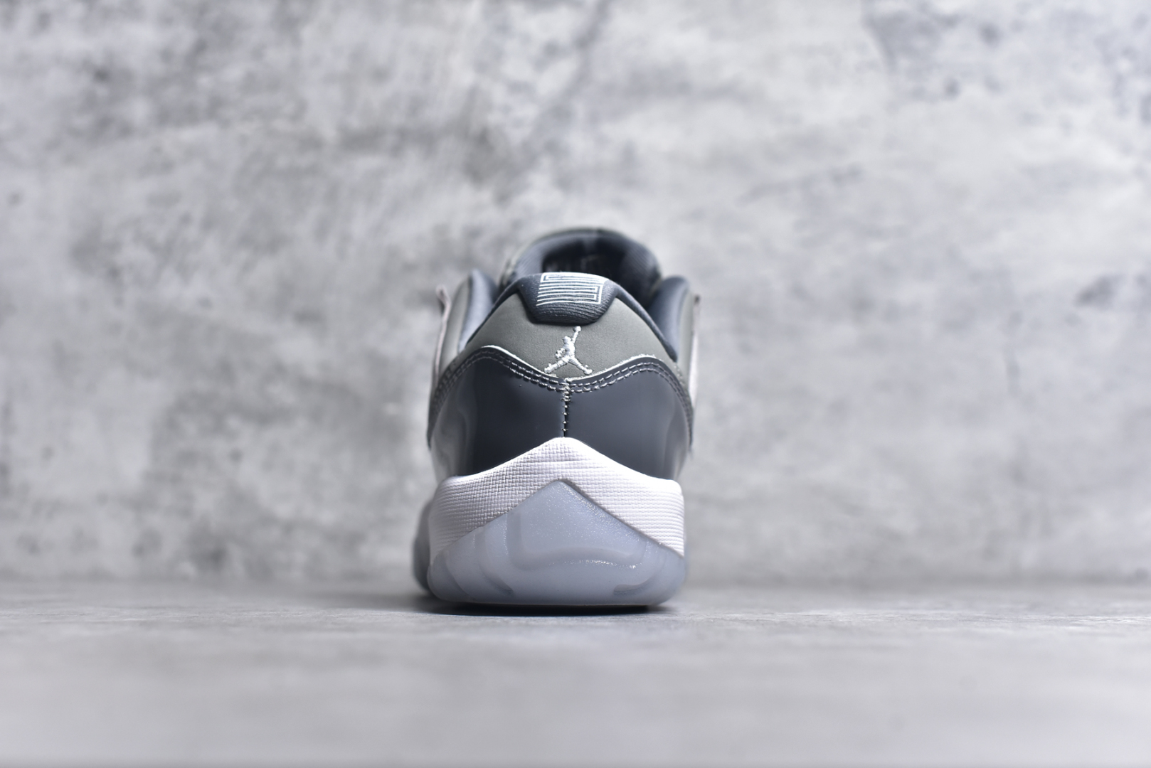 图片[5]-#Air Jordan 11 Low \”Cool Grey\” AJ11 复刻酷灰 原装碳板 采购原装碳纤 原纸板开发 上脚极致充正 限定原盒 纯原质感 进口头层皮料 中底拉帮线 整体清洁度等各方面细节完全一致 碾压市面诸多嘴炮\”纯原\” 请自觉区分市场错误版本👏 货号： 528895 003CF 尺码：40 41 42 42.5 43 44 44.5 46-选品中心
