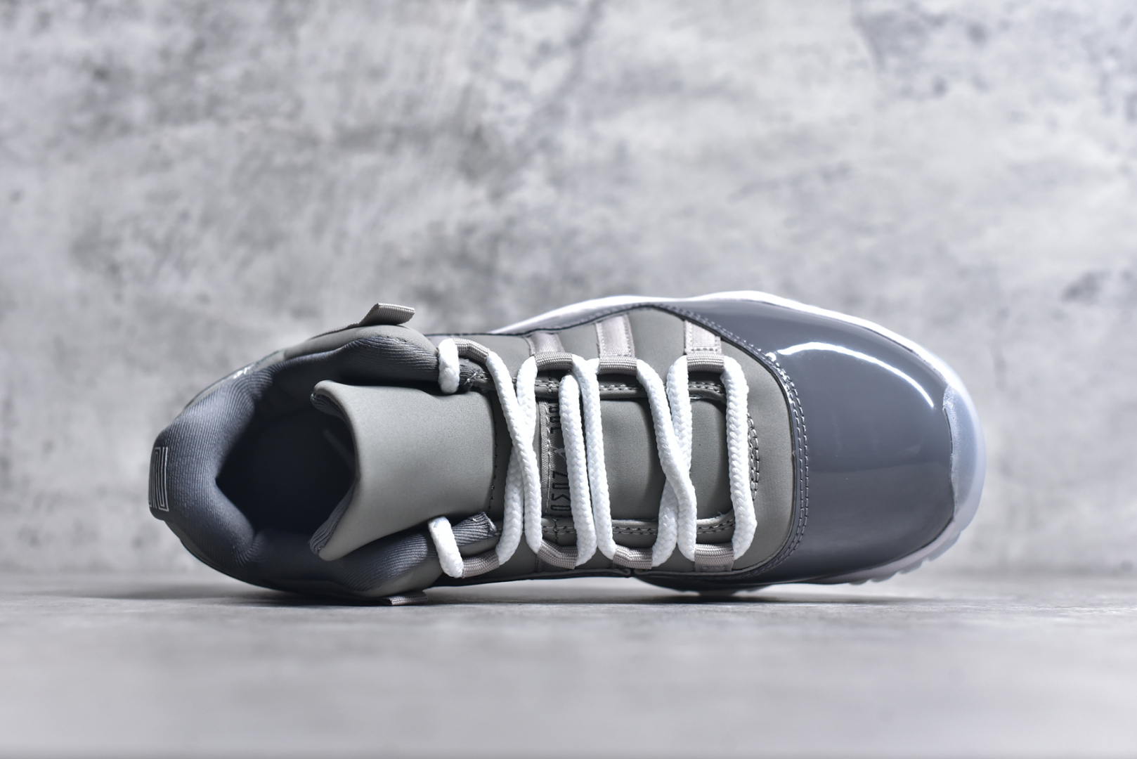 图片[4]-#Air Jordan 11 Low \”Cool Grey\” AJ11 复刻酷灰 原装碳板 采购原装碳纤 原纸板开发 上脚极致充正 限定原盒 纯原质感 进口头层皮料 中底拉帮线 整体清洁度等各方面细节完全一致 碾压市面诸多嘴炮\”纯原\” 请自觉区分市场错误版本👏 货号： 528895 003CF 尺码：40 41 42 42.5 43 44 44.5 46-选品中心