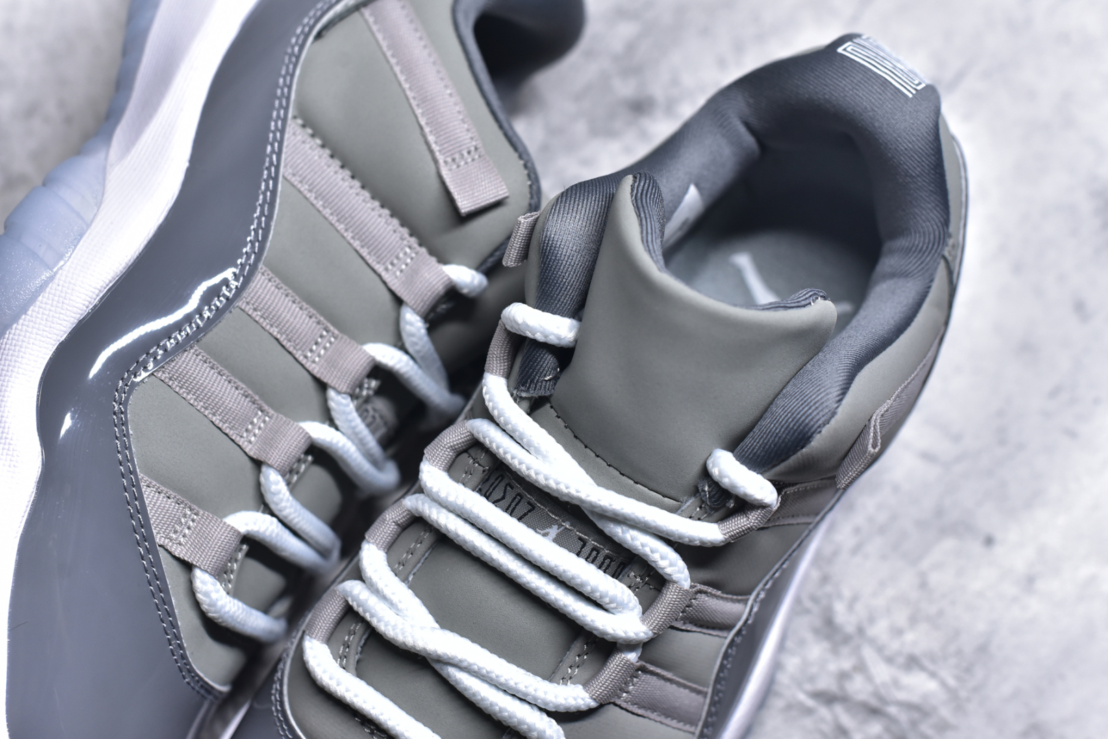 图片[9]-#Air Jordan 11 Low \”Cool Grey\” AJ11 复刻酷灰 原装碳板 采购原装碳纤 原纸板开发 上脚极致充正 限定原盒 纯原质感 进口头层皮料 中底拉帮线 整体清洁度等各方面细节完全一致 碾压市面诸多嘴炮\”纯原\” 请自觉区分市场错误版本👏 货号： 528895 003CF 尺码：40 41 42 42.5 43 44 44.5 46-选品中心