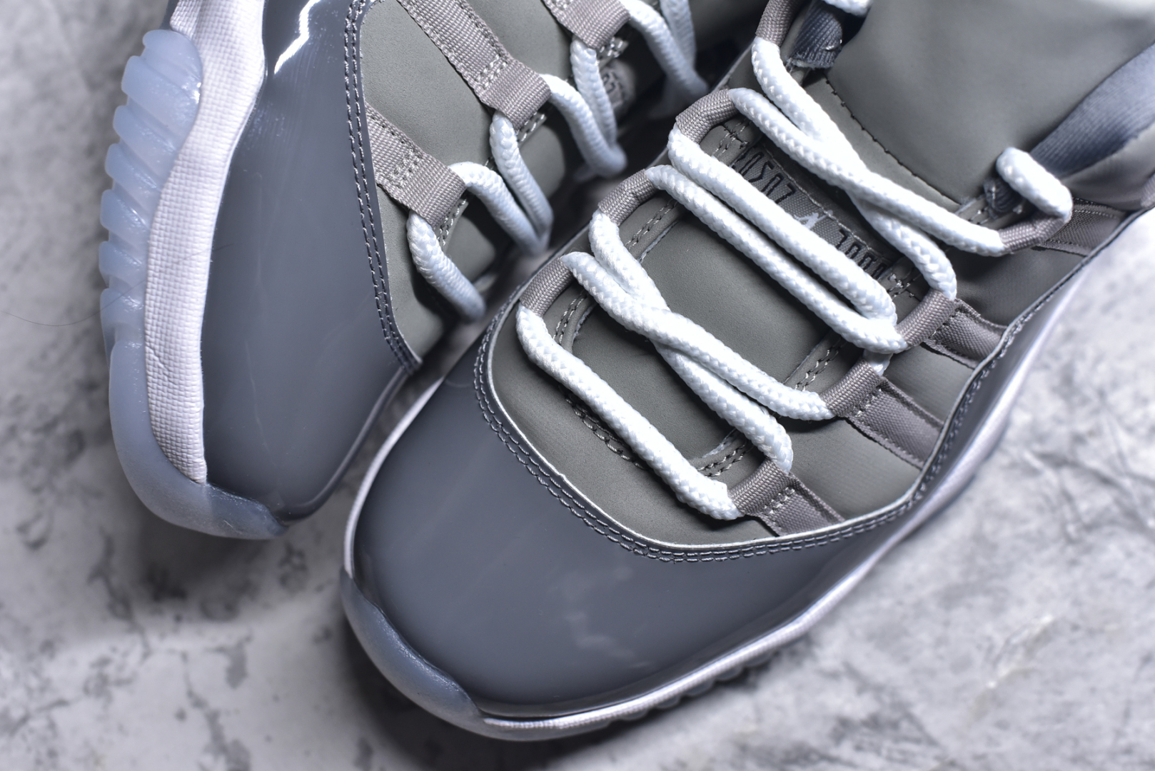 图片[8]-#Air Jordan 11 Low \”Cool Grey\” AJ11 复刻酷灰 原装碳板 采购原装碳纤 原纸板开发 上脚极致充正 限定原盒 纯原质感 进口头层皮料 中底拉帮线 整体清洁度等各方面细节完全一致 碾压市面诸多嘴炮\”纯原\” 请自觉区分市场错误版本👏 货号： 528895 003CF 尺码：40 41 42 42.5 43 44 44.5 46-选品中心