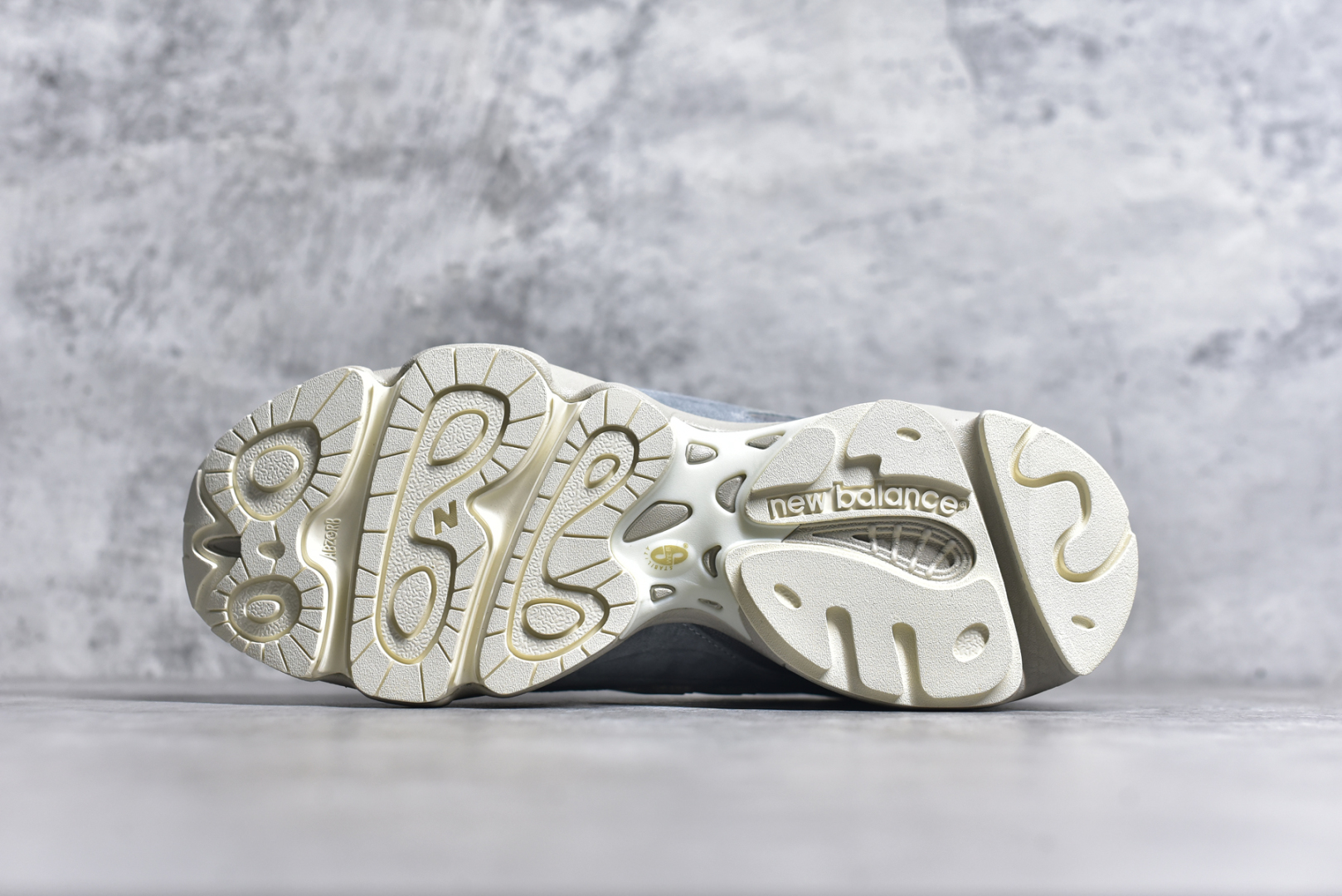 图片[6]-#新百伦New Balance 1000 系列低帮复古老爹风休闲运动跑步鞋 New Balance 在不同配色上其鞋面材质呈现不同感觉，无论是运动风抑或是高级质感，都让人能够有更多种选择 货号：M1000KQ 尺码：36 37 37.5 38 38.5 39.5 40 40.5 41.5 42 42.5 43 44 45 46-选品中心