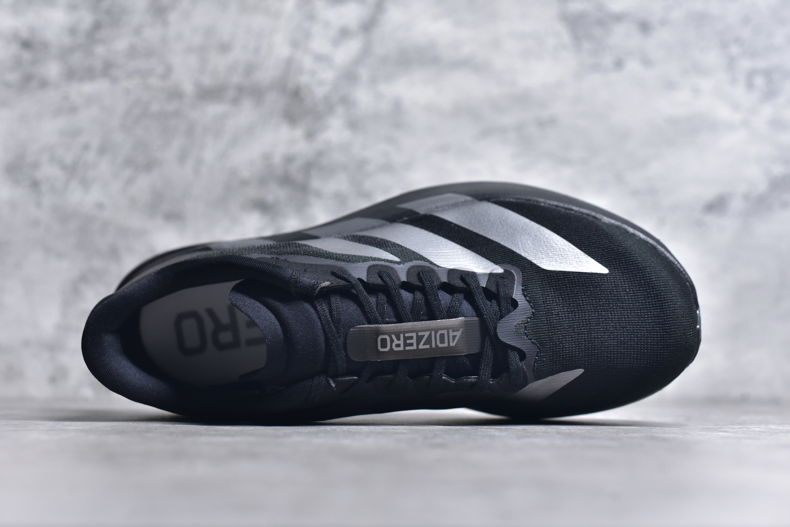 图片[4]-#AD Adizero Eva SL M 零度进化版系列低帮轻便透气竞速休闲运动慢跑鞋 JI7186 相信大家对去年 adidas 横空出世的「顶级超跑」adiZero Adios Pro EVO 1 记忆犹新！不仅登顶阿迪史上最轻跑鞋宝座，更在接下来的全球马拉松赛事中，持续书写着惊人成绩，被网友戏称新一代「阿迪神鞋」全网刷屏！极简设计语言与强烈速度感和存在感的鞋侧三线，让人过目不忘，特别种草！其中定位于中长跑训练的 adidas Adizero Evo SL，整体外观造型与 adiZero Adios Pro EVO 1 非常相似。中底配置方面搭载全掌 Lightstrike Pro，鞋面采用透气网面示人，契合日常训练鞋的定位，更加耐用。外底给到了马牌橡胶，及类似上代竞速旗舰 adidas Adizero Adios Pro 3 区域分布。整体看下来无论是外观的鲜明辨识度，还是配置的扎实程度都很顶。尺码：36 36⅔ 37⅓ 38 38⅔ 39⅓ 40 40⅔ 41⅓ 42 42⅔ 43⅓ 44 45-选品中心