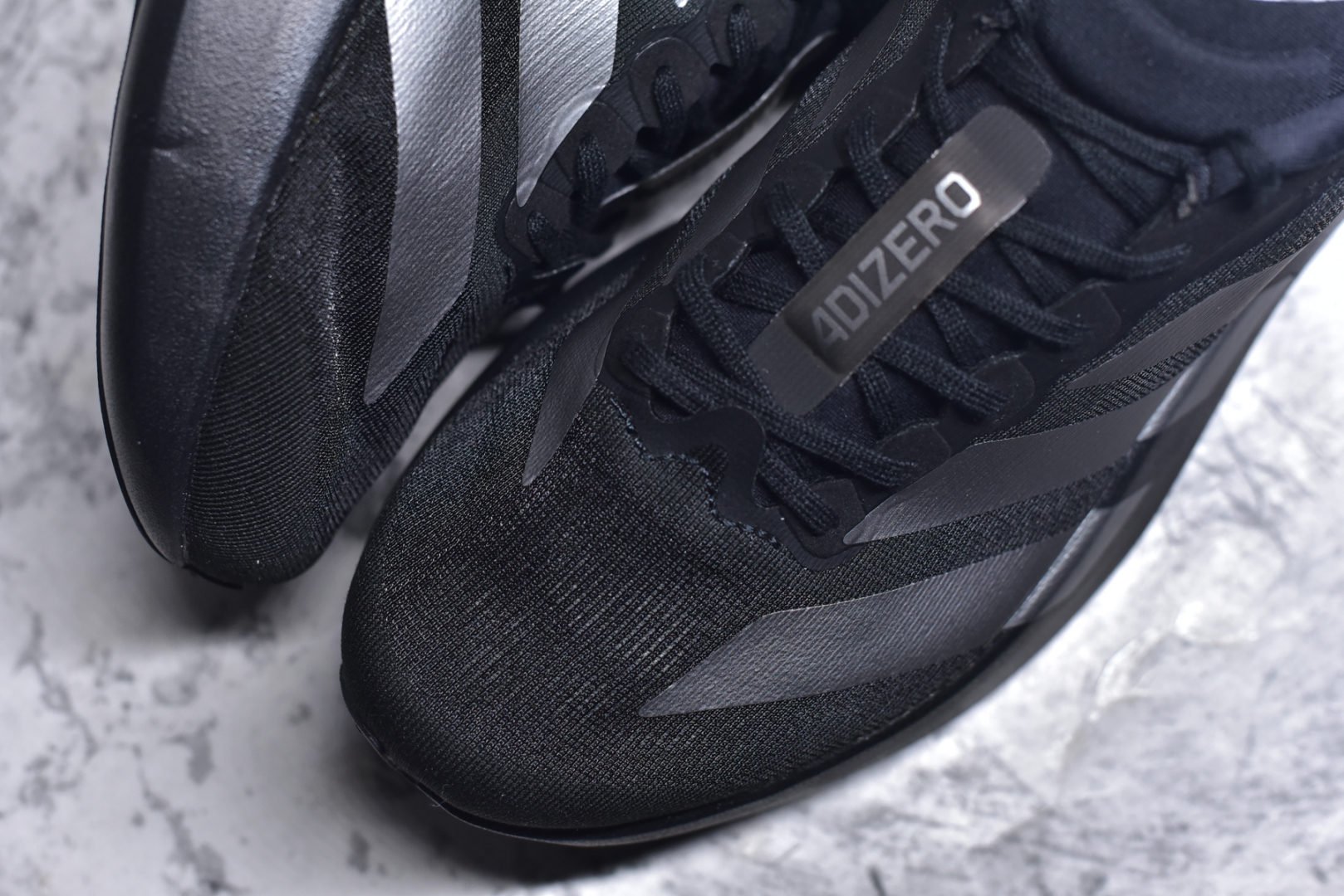 图片[8]-#AD Adizero Eva SL M 零度进化版系列低帮轻便透气竞速休闲运动慢跑鞋 JI7186 相信大家对去年 adidas 横空出世的「顶级超跑」adiZero Adios Pro EVO 1 记忆犹新！不仅登顶阿迪史上最轻跑鞋宝座，更在接下来的全球马拉松赛事中，持续书写着惊人成绩，被网友戏称新一代「阿迪神鞋」全网刷屏！极简设计语言与强烈速度感和存在感的鞋侧三线，让人过目不忘，特别种草！其中定位于中长跑训练的 adidas Adizero Evo SL，整体外观造型与 adiZero Adios Pro EVO 1 非常相似。中底配置方面搭载全掌 Lightstrike Pro，鞋面采用透气网面示人，契合日常训练鞋的定位，更加耐用。外底给到了马牌橡胶，及类似上代竞速旗舰 adidas Adizero Adios Pro 3 区域分布。整体看下来无论是外观的鲜明辨识度，还是配置的扎实程度都很顶。尺码：36 36⅔ 37⅓ 38 38⅔ 39⅓ 40 40⅔ 41⅓ 42 42⅔ 43⅓ 44 45-选品中心
