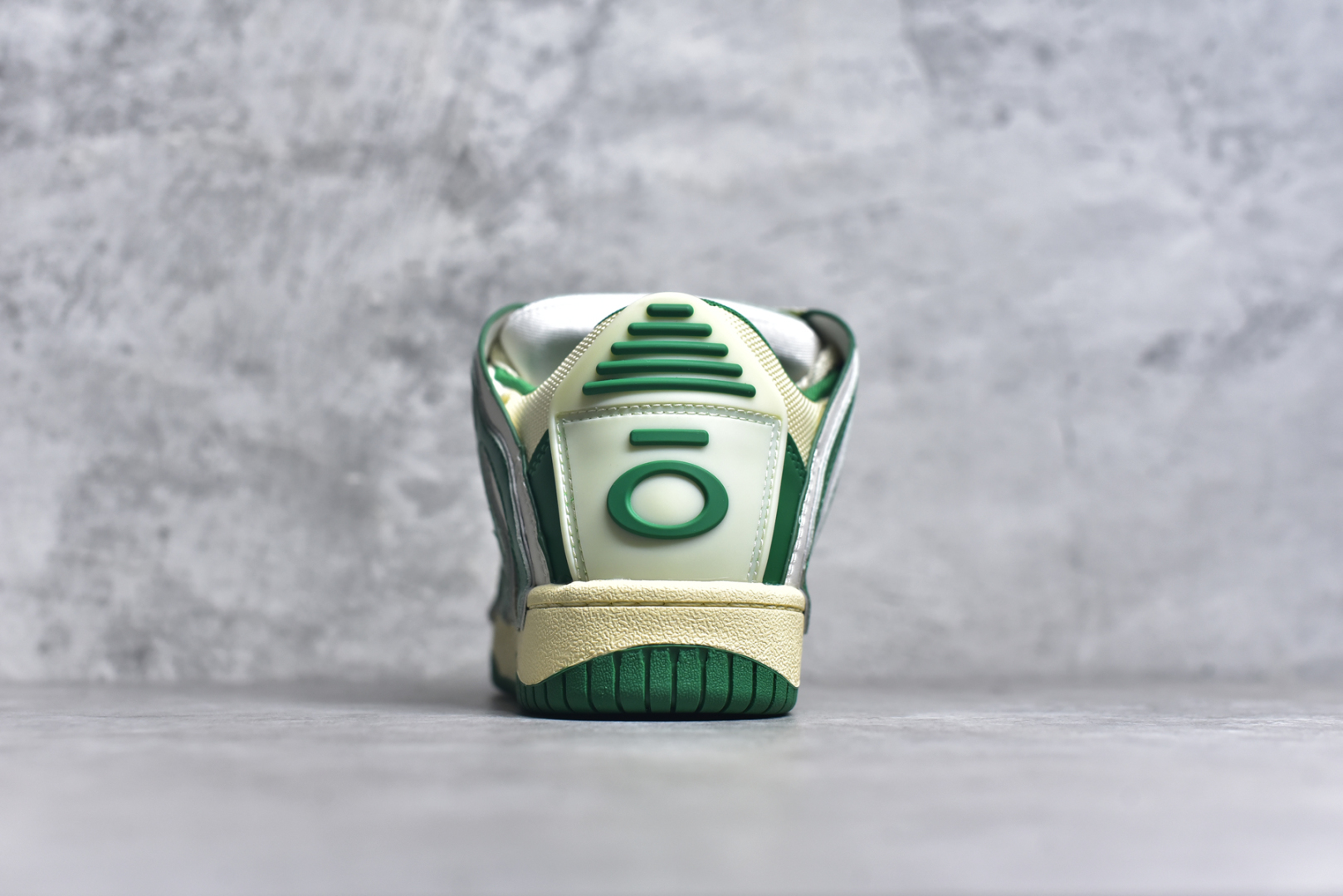 图片[5]-#OLD ORDER Skater 001 联名复古时尚滑板鞋面包鞋 复古滑板鞋 风格回潮 OLD ORDER 品牌推出了原创鞋款SKATER-001 一双兼具了运动与潮流复古属性的高品质球鞋 产品设计开发历时8个月 鞋底模具经历3次调整 鞋面打样经历5次调整 只为把高品质的产品状态带给各位 SKATER-001设计风格以上世纪80-90年代经典滑板鞋为灵感 将原汁原味的复古风格赋予全新的工艺质感 明亮活泼的设计风格 融入My Melody伙伴们的元素 多种面料和颜色的选择 赋予生生不息的潮流活力 独特附赠可拆卸卡通形象3D鞋面装饰 不止点缀 还有玩乐 以复古玩具为灵感打造的收藏鞋盒 与孩童时期的自己产生共鸣 创造难忘的开箱体验 尺码 36 37 38 39 40 41 42 43 44 45-选品中心