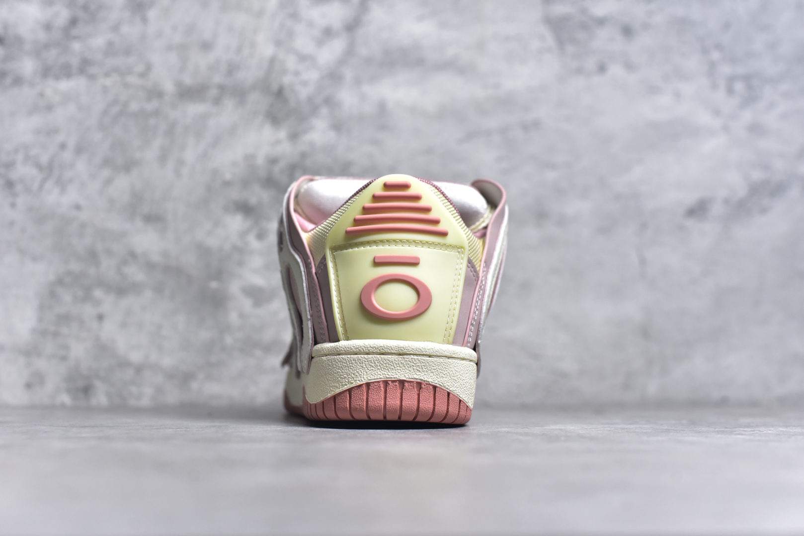 图片[5]-#OLD ORDER Skater 001 联名复古时尚滑板鞋面包鞋 复古滑板鞋 风格回潮 OLD ORDER 品牌推出了原创鞋款SKATER-001 一双兼具了运动与潮流复古属性的高品质球鞋 产品设计开发历时8个月 鞋底模具经历3次调整 鞋面打样经历5次调整 只为把高品质的产品状态带给各位 SKATER-001设计风格以上世纪80-90年代经典滑板鞋为灵感 将原汁原味的复古风格赋予全新的工艺质感 明亮活泼的设计风格 融入My Melody伙伴们的元素 多种面料和颜色的选择 赋予生生不息的潮流活力 独特附赠可拆卸卡通形象3D鞋面装饰 不止点缀 还有玩乐 以复古玩具为灵感打造的收藏鞋盒 与孩童时期的自己产生共鸣 创造难忘的开箱体验 尺码 36 37 38 39 40 41 42 43 44 45-选品中心
