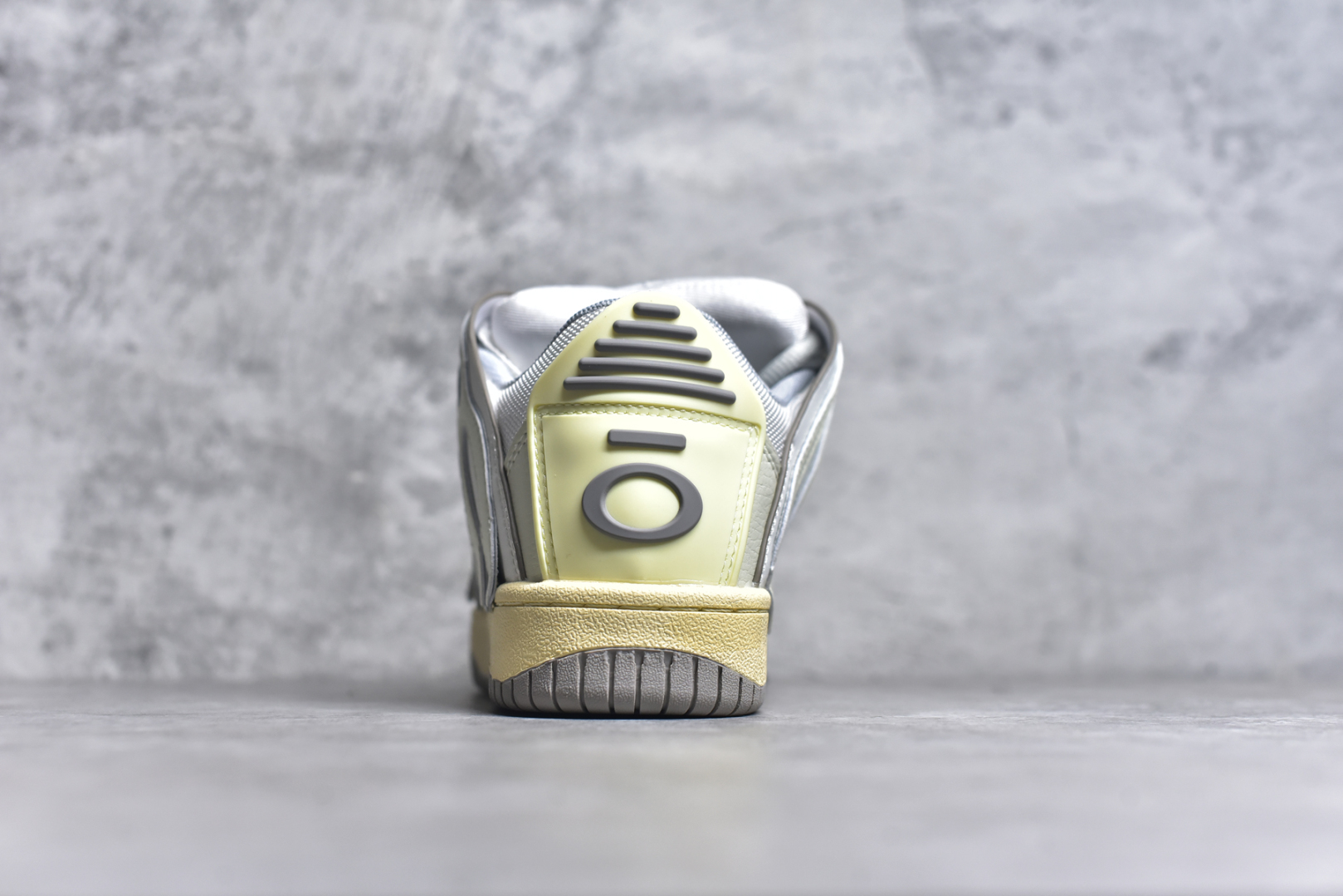 图片[5]-#OLD ORDER Skater 001 联名复古时尚滑板鞋面包鞋 复古滑板鞋 风格回潮 OLD ORDER 品牌推出了原创鞋款SKATER-001 一双兼具了运动与潮流复古属性的高品质球鞋 产品设计开发历时8个月 鞋底模具经历3次调整 鞋面打样经历5次调整 只为把高品质的产品状态带给各位 SKATER-001设计风格以上世纪80-90年代经典滑板鞋为灵感 将原汁原味的复古风格赋予全新的工艺质感 明亮活泼的设计风格 融入My Melody伙伴们的元素 多种面料和颜色的选择 赋予生生不息的潮流活力 独特附赠可拆卸卡通形象3D鞋面装饰 不止点缀 还有玩乐 以复古玩具为灵感打造的收藏鞋盒 与孩童时期的自己产生共鸣 创造难忘的开箱体验 尺码 36 37 38 39 40 41 42 43 44 45-选品中心
