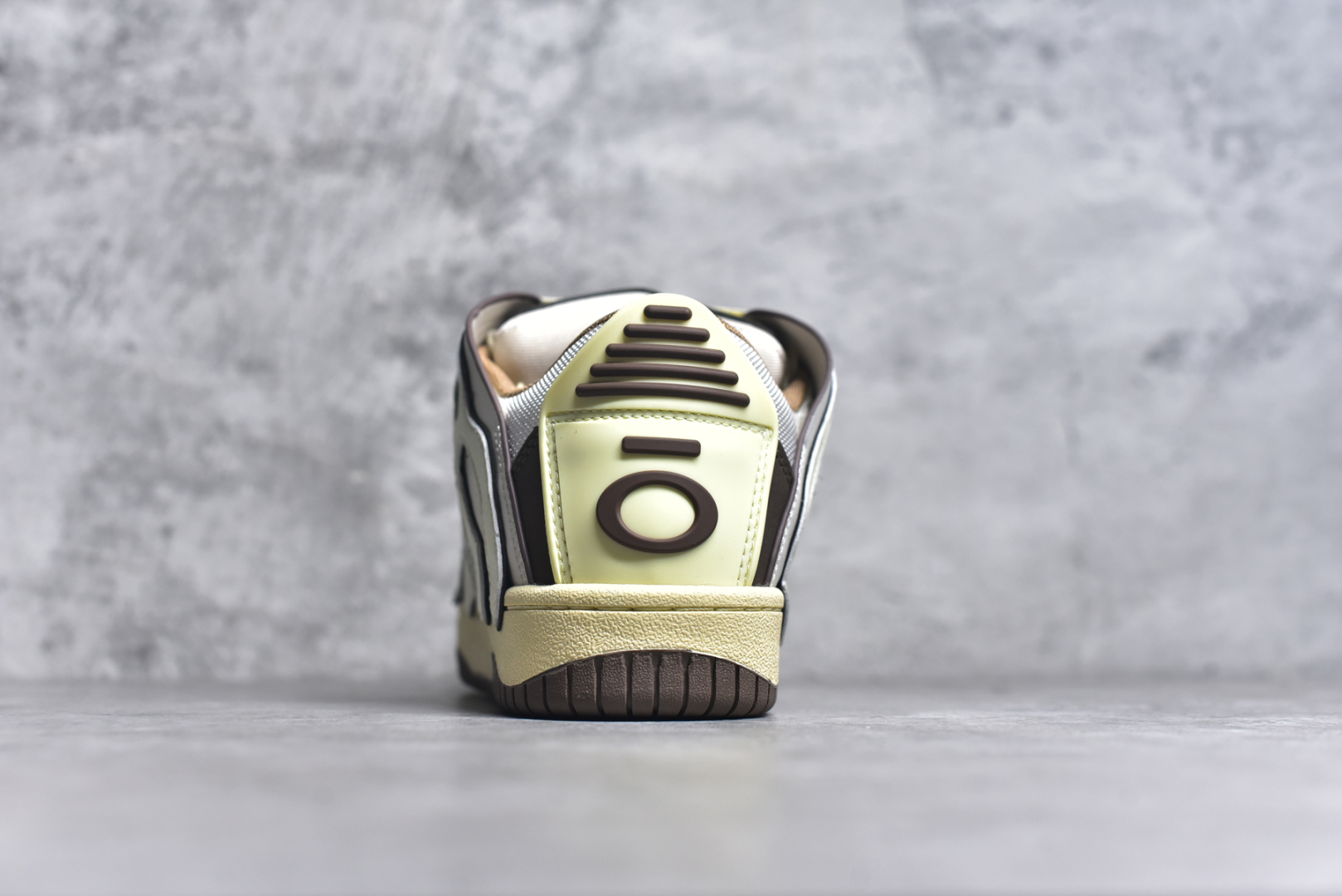 图片[5]-#OLD ORDER Skater 001 联名复古时尚滑板鞋面包鞋 复古滑板鞋 风格回潮 OLD ORDER 品牌推出了原创鞋款SKATER-001 一双兼具了运动与潮流复古属性的高品质球鞋 产品设计开发历时8个月 鞋底模具经历3次调整 鞋面打样经历5次调整 只为把高品质的产品状态带给各位 SKATER-001设计风格以上世纪80-90年代经典滑板鞋为灵感 将原汁原味的复古风格赋予全新的工艺质感 明亮活泼的设计风格 融入My Melody伙伴们的元素 多种面料和颜色的选择 赋予生生不息的潮流活力 独特附赠可拆卸卡通形象3D鞋面装饰 不止点缀 还有玩乐 以复古玩具为灵感打造的收藏鞋盒 与孩童时期的自己产生共鸣 创造难忘的开箱体验 尺码 36 37 38 39 40 41 42 43 44 45-选品中心