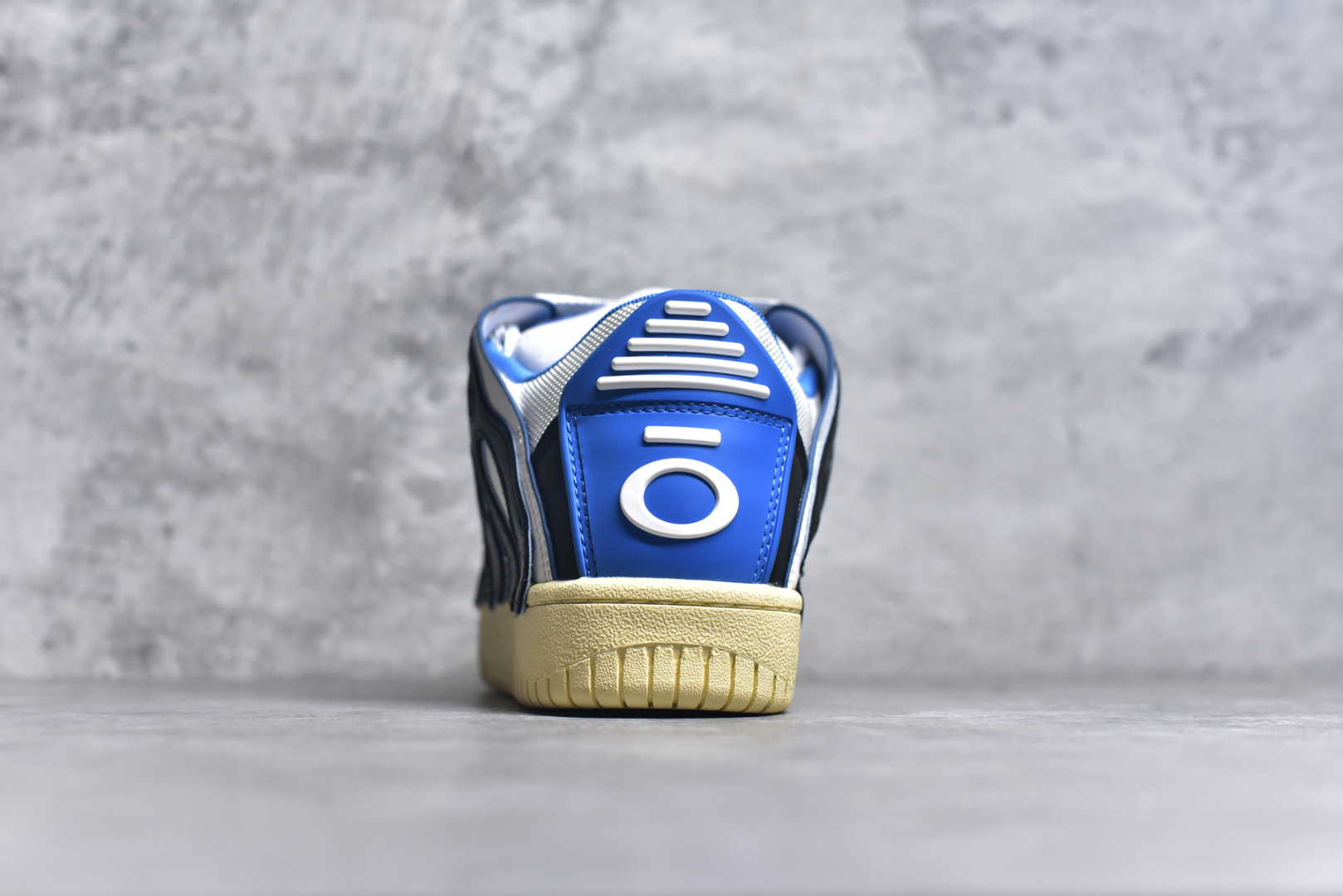 图片[5]-#OLD ORDER Skater 001 联名复古时尚滑板鞋面包鞋 复古滑板鞋 风格回潮 OLD ORDER 品牌推出了原创鞋款SKATER-001 一双兼具了运动与潮流复古属性的高品质球鞋 产品设计开发历时8个月 鞋底模具经历3次调整 鞋面打样经历5次调整 只为把高品质的产品状态带给各位 SKATER-001设计风格以上世纪80-90年代经典滑板鞋为灵感 将原汁原味的复古风格赋予全新的工艺质感 明亮活泼的设计风格 融入My Melody伙伴们的元素 多种面料和颜色的选择 赋予生生不息的潮流活力 独特附赠可拆卸卡通形象3D鞋面装饰 不止点缀 还有玩乐 以复古玩具为灵感打造的收藏鞋盒 与孩童时期的自己产生共鸣 创造难忘的开箱体验 尺码 36 37 38 39 40 41 42 43 44 45-选品中心