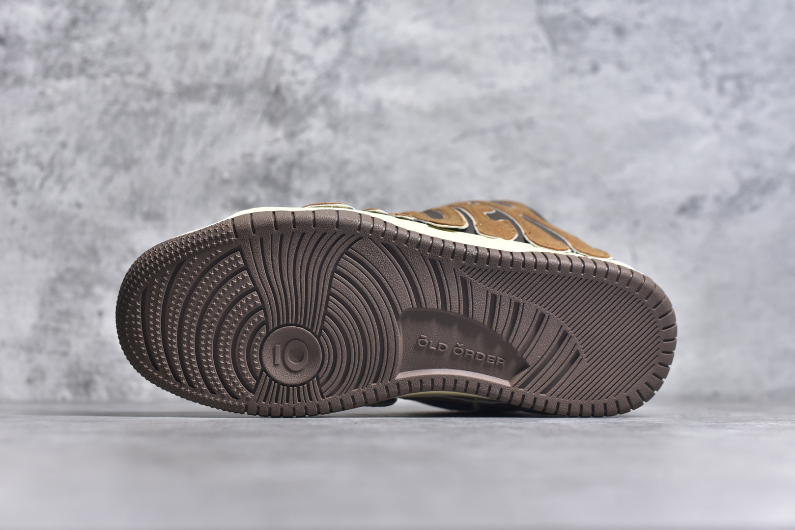 图片[6]-#OLD ORDER Skater 001 联名复古时尚滑板鞋面包鞋 复古滑板鞋 风格回潮 OLD ORDER 品牌推出了原创鞋款SKATER-001 一双兼具了运动与潮流复古属性的高品质球鞋 产品设计开发历时8个月 鞋底模具经历3次调整 鞋面打样经历5次调整 只为把高品质的产品状态带给各位 SKATER-001设计风格以上世纪80-90年代经典滑板鞋为灵感 将原汁原味的复古风格赋予全新的工艺质感 明亮活泼的设计风格 融入My Melody伙伴们的元素 多种面料和颜色的选择 赋予生生不息的潮流活力 独特附赠可拆卸卡通形象3D鞋面装饰 不止点缀 还有玩乐 以复古玩具为灵感打造的收藏鞋盒 与孩童时期的自己产生共鸣 创造难忘的开箱体验 尺码 36 37 38 39 40 41 42 43 44 45-选品中心