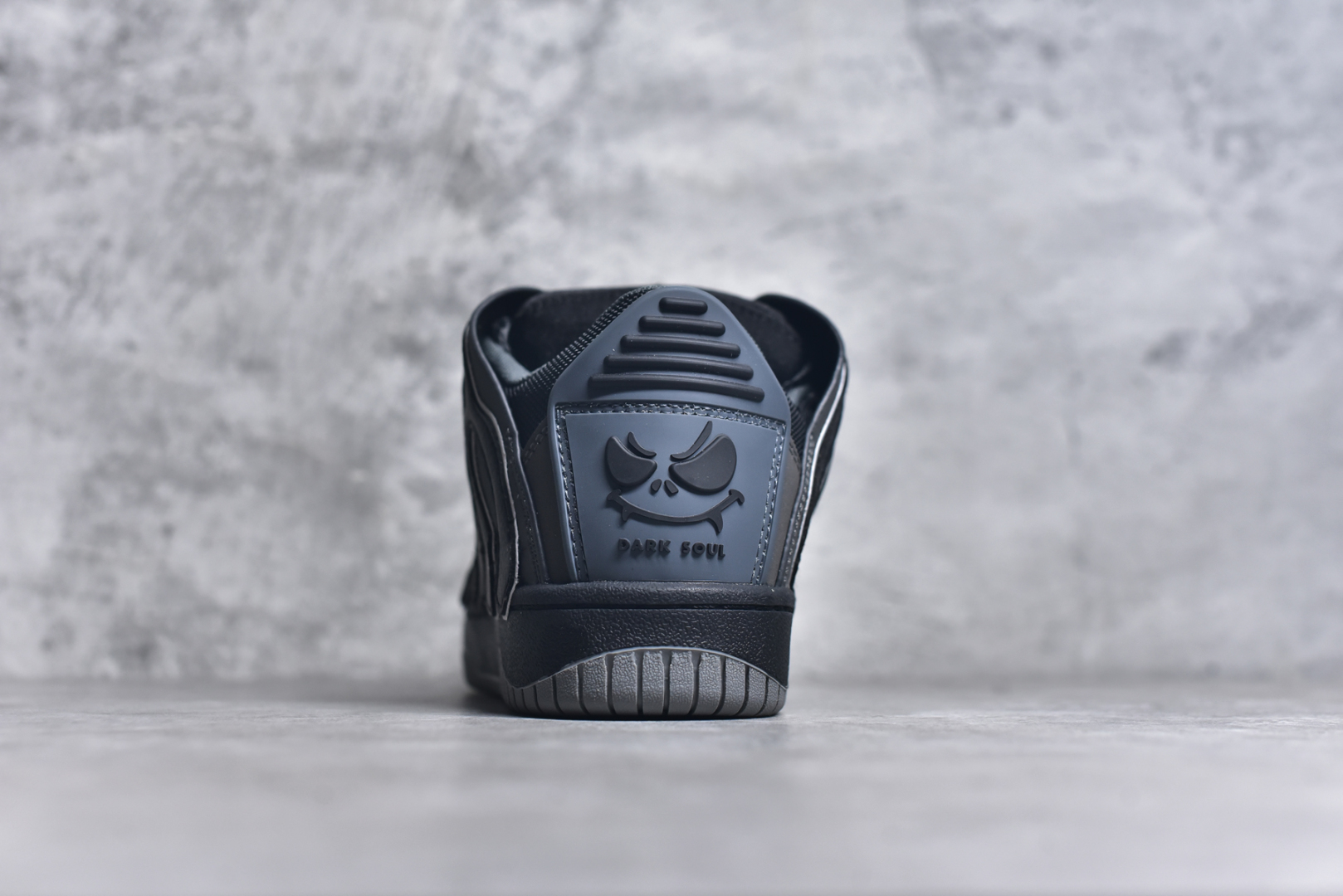 图片[5]-#OLD ORDER Skater 001 联名复古时尚滑板鞋面包鞋 复古滑板鞋 风格回潮 OLD ORDER 品牌推出了原创鞋款SKATER-001 一双兼具了运动与潮流复古属性的高品质球鞋 产品设计开发历时8个月 鞋底模具经历3次调整 鞋面打样经历5次调整 只为把高品质的产品状态带给各位 SKATER-001设计风格以上世纪80-90年代经典滑板鞋为灵感 将原汁原味的复古风格赋予全新的工艺质感 明亮活泼的设计风格 融入My Melody伙伴们的元素 多种面料和颜色的选择 赋予生生不息的潮流活力 独特附赠可拆卸卡通形象3D鞋面装饰 不止点缀 还有玩乐 以复古玩具为灵感打造的收藏鞋盒 与孩童时期的自己产生共鸣 创造难忘的开箱体验 尺码 36 37 38 39 40 41 42 43 44 45-选品中心