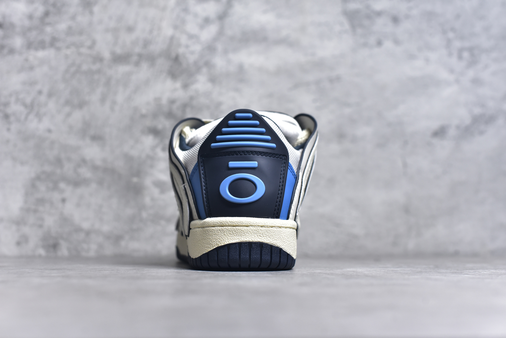 图片[5]-#OLD ORDER Skater 001 联名复古时尚滑板鞋面包鞋 复古滑板鞋 风格回潮 OLD ORDER 品牌推出了原创鞋款SKATER-001 一双兼具了运动与潮流复古属性的高品质球鞋 产品设计开发历时8个月 鞋底模具经历3次调整 鞋面打样经历5次调整 只为把高品质的产品状态带给各位 SKATER-001设计风格以上世纪80-90年代经典滑板鞋为灵感 将原汁原味的复古风格赋予全新的工艺质感 明亮活泼的设计风格 融入My Melody伙伴们的元素 多种面料和颜色的选择 赋予生生不息的潮流活力 独特附赠可拆卸卡通形象3D鞋面装饰 不止点缀 还有玩乐 以复古玩具为灵感打造的收藏鞋盒 与孩童时期的自己产生共鸣 创造难忘的开箱体验 尺码 36 37 38 39 40 41 42 43 44 45-选品中心