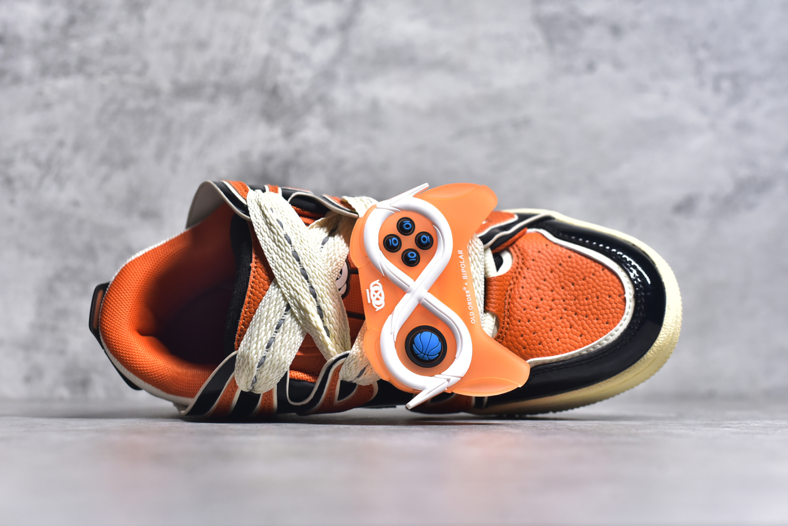 图片[4]-#OLD ORDER Skater 001 联名复古时尚滑板鞋面包鞋 复古滑板鞋 风格回潮 OLD ORDER 品牌推出了原创鞋款SKATER-001 一双兼具了运动与潮流复古属性的高品质球鞋 产品设计开发历时8个月 鞋底模具经历3次调整 鞋面打样经历5次调整 只为把高品质的产品状态带给各位 SKATER-001设计风格以上世纪80-90年代经典滑板鞋为灵感 将原汁原味的复古风格赋予全新的工艺质感 明亮活泼的设计风格 融入My Melody伙伴们的元素 多种面料和颜色的选择 赋予生生不息的潮流活力 独特附赠可拆卸卡通形象3D鞋面装饰 不止点缀 还有玩乐 以复古玩具为灵感打造的收藏鞋盒 与孩童时期的自己产生共鸣 创造难忘的开箱体验 尺码 36 37 38 39 40 41 42 43 44 45-选品中心