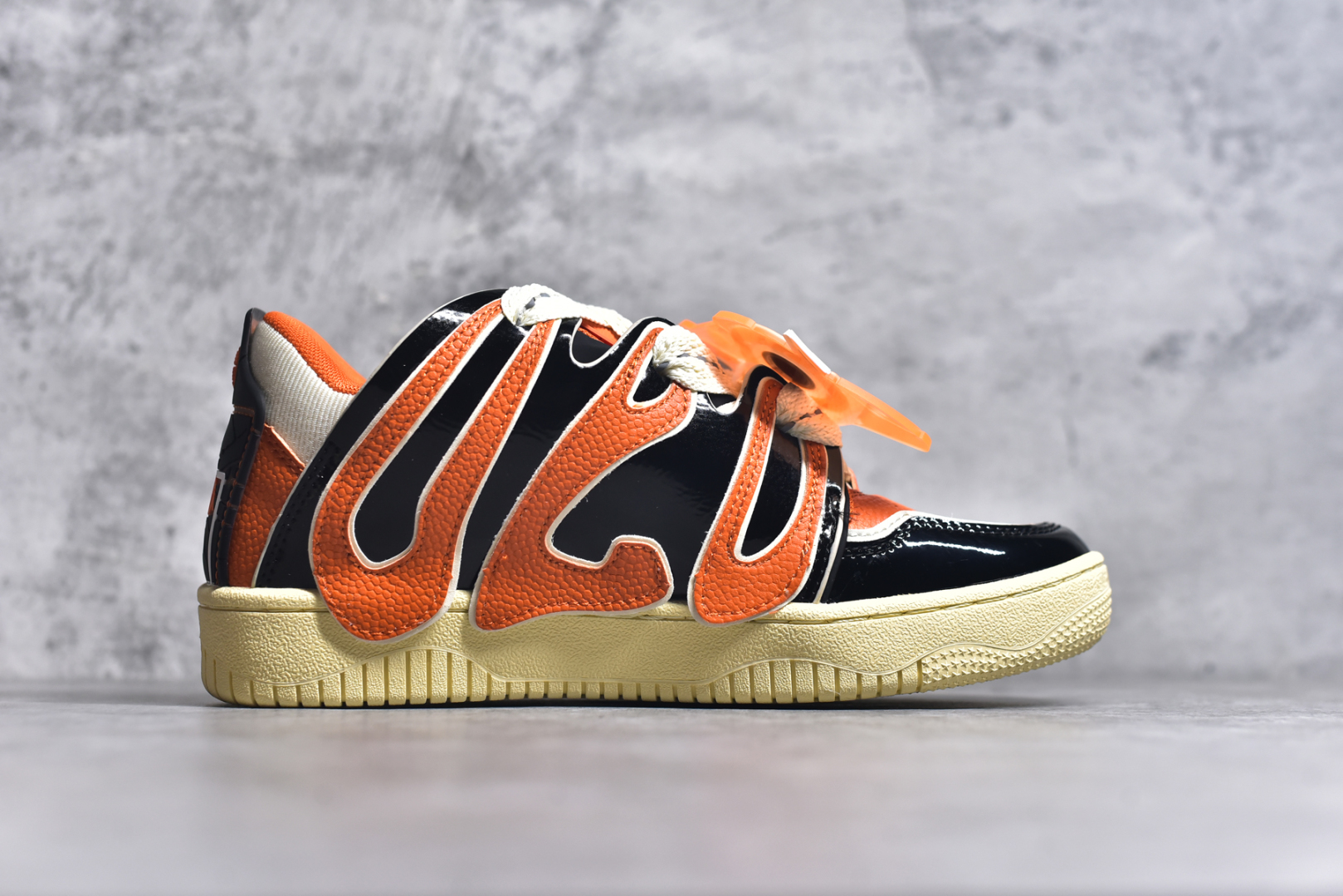 图片[3]-#OLD ORDER Skater 001 联名复古时尚滑板鞋面包鞋 复古滑板鞋 风格回潮 OLD ORDER 品牌推出了原创鞋款SKATER-001 一双兼具了运动与潮流复古属性的高品质球鞋 产品设计开发历时8个月 鞋底模具经历3次调整 鞋面打样经历5次调整 只为把高品质的产品状态带给各位 SKATER-001设计风格以上世纪80-90年代经典滑板鞋为灵感 将原汁原味的复古风格赋予全新的工艺质感 明亮活泼的设计风格 融入My Melody伙伴们的元素 多种面料和颜色的选择 赋予生生不息的潮流活力 独特附赠可拆卸卡通形象3D鞋面装饰 不止点缀 还有玩乐 以复古玩具为灵感打造的收藏鞋盒 与孩童时期的自己产生共鸣 创造难忘的开箱体验 尺码 36 37 38 39 40 41 42 43 44 45-选品中心