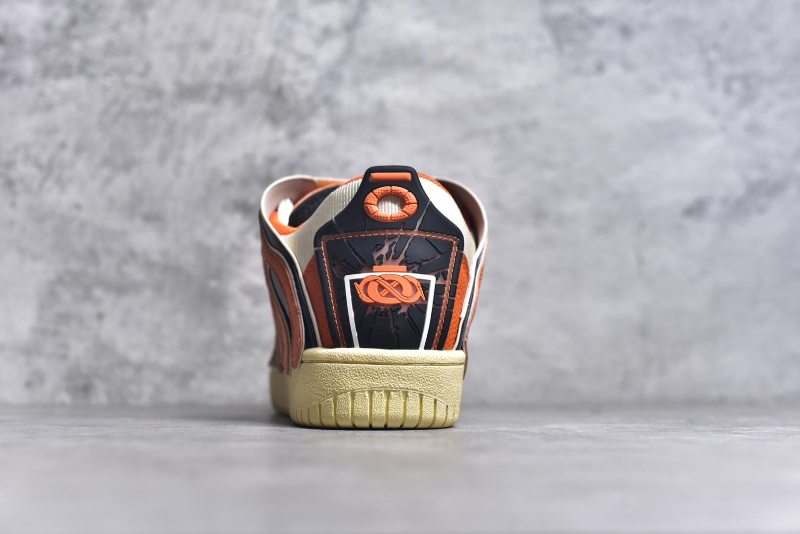 图片[5]-#OLD ORDER Skater 001 联名复古时尚滑板鞋面包鞋 复古滑板鞋 风格回潮 OLD ORDER 品牌推出了原创鞋款SKATER-001 一双兼具了运动与潮流复古属性的高品质球鞋 产品设计开发历时8个月 鞋底模具经历3次调整 鞋面打样经历5次调整 只为把高品质的产品状态带给各位 SKATER-001设计风格以上世纪80-90年代经典滑板鞋为灵感 将原汁原味的复古风格赋予全新的工艺质感 明亮活泼的设计风格 融入My Melody伙伴们的元素 多种面料和颜色的选择 赋予生生不息的潮流活力 独特附赠可拆卸卡通形象3D鞋面装饰 不止点缀 还有玩乐 以复古玩具为灵感打造的收藏鞋盒 与孩童时期的自己产生共鸣 创造难忘的开箱体验 尺码 36 37 38 39 40 41 42 43 44 45-选品中心