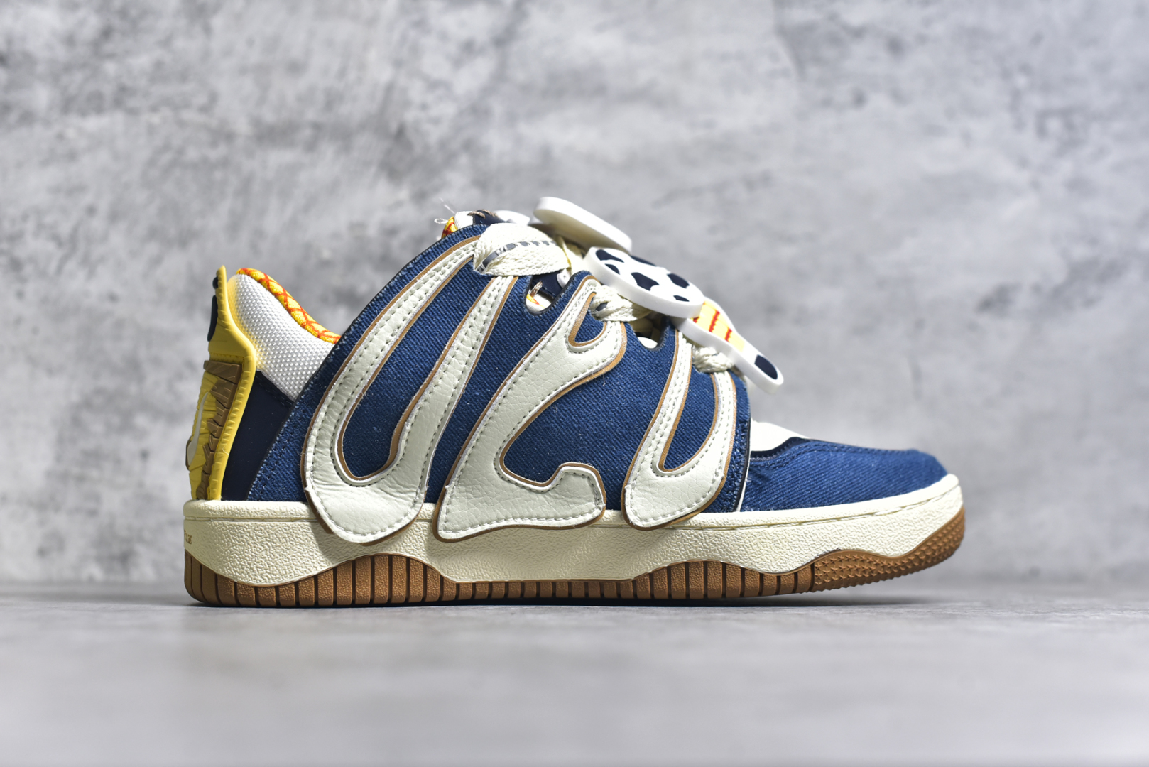 图片[3]-#OLD ORDER Skater 001 联名复古时尚滑板鞋面包鞋 复古滑板鞋 风格回潮 OLD ORDER 品牌推出了原创鞋款SKATER-001 一双兼具了运动与潮流复古属性的高品质球鞋 产品设计开发历时8个月 鞋底模具经历3次调整 鞋面打样经历5次调整 只为把高品质的产品状态带给各位 SKATER-001设计风格以上世纪80-90年代经典滑板鞋为灵感 将原汁原味的复古风格赋予全新的工艺质感 明亮活泼的设计风格 融入My Melody伙伴们的元素 多种面料和颜色的选择 赋予生生不息的潮流活力 独特附赠可拆卸卡通形象3D鞋面装饰 不止点缀 还有玩乐 以复古玩具为灵感打造的收藏鞋盒 与孩童时期的自己产生共鸣 创造难忘的开箱体验 尺码 36 37 38 39 40 41 42 43 44 45-选品中心