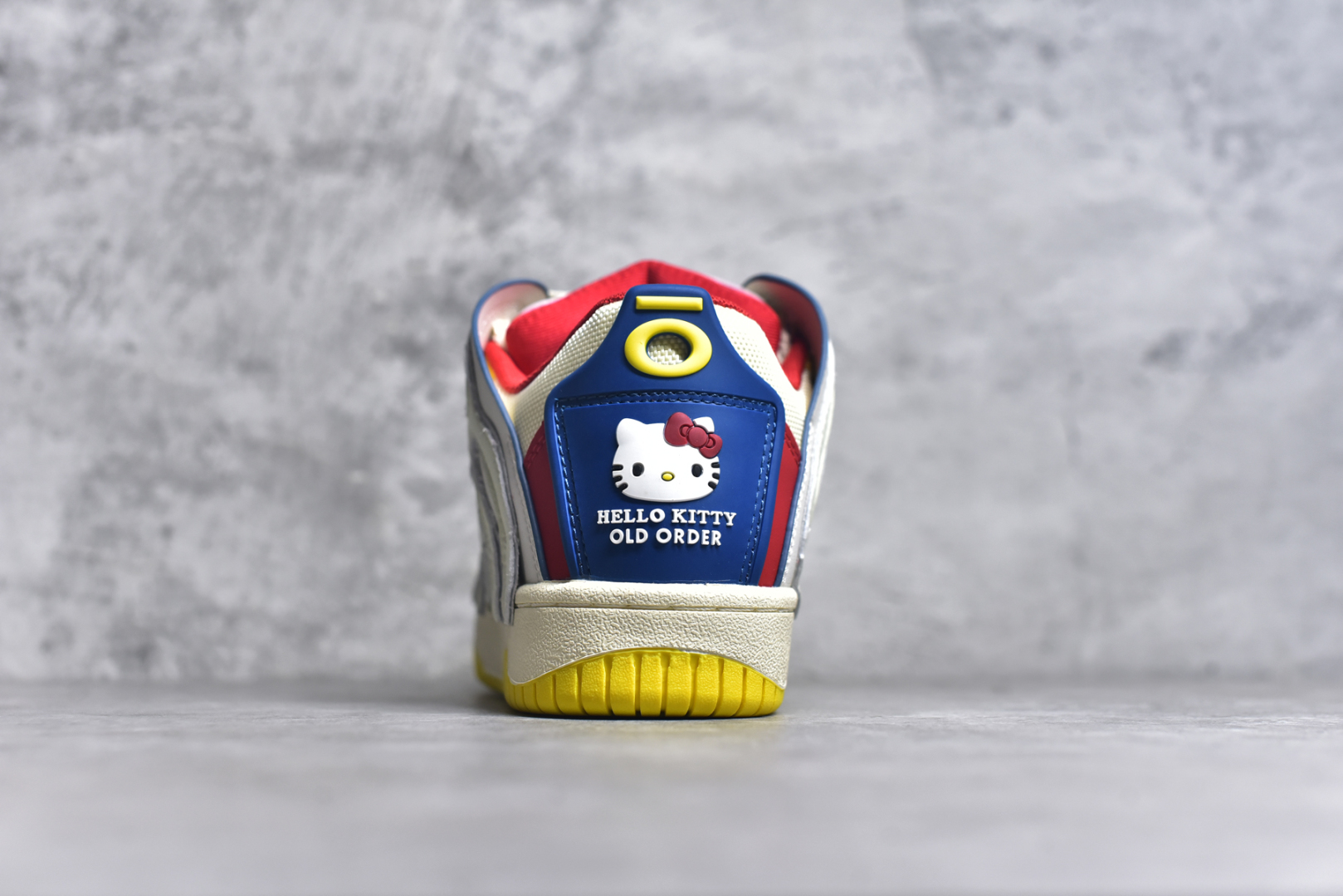 图片[5]-#OLD ORDER Skater 001 联名复古时尚滑板鞋面包鞋 复古滑板鞋 风格回潮 OLD ORDER 品牌推出了原创鞋款SKATER-001 一双兼具了运动与潮流复古属性的高品质球鞋 产品设计开发历时8个月 鞋底模具经历3次调整 鞋面打样经历5次调整 只为把高品质的产品状态带给各位 SKATER-001设计风格以上世纪80-90年代经典滑板鞋为灵感 将原汁原味的复古风格赋予全新的工艺质感 明亮活泼的设计风格 融入My Melody伙伴们的元素 多种面料和颜色的选择 赋予生生不息的潮流活力 独特附赠可拆卸卡通形象3D鞋面装饰 不止点缀 还有玩乐 以复古玩具为灵感打造的收藏鞋盒 与孩童时期的自己产生共鸣 创造难忘的开箱体验 尺码 36 37 38 39 40 41 42 43 44 45-选品中心