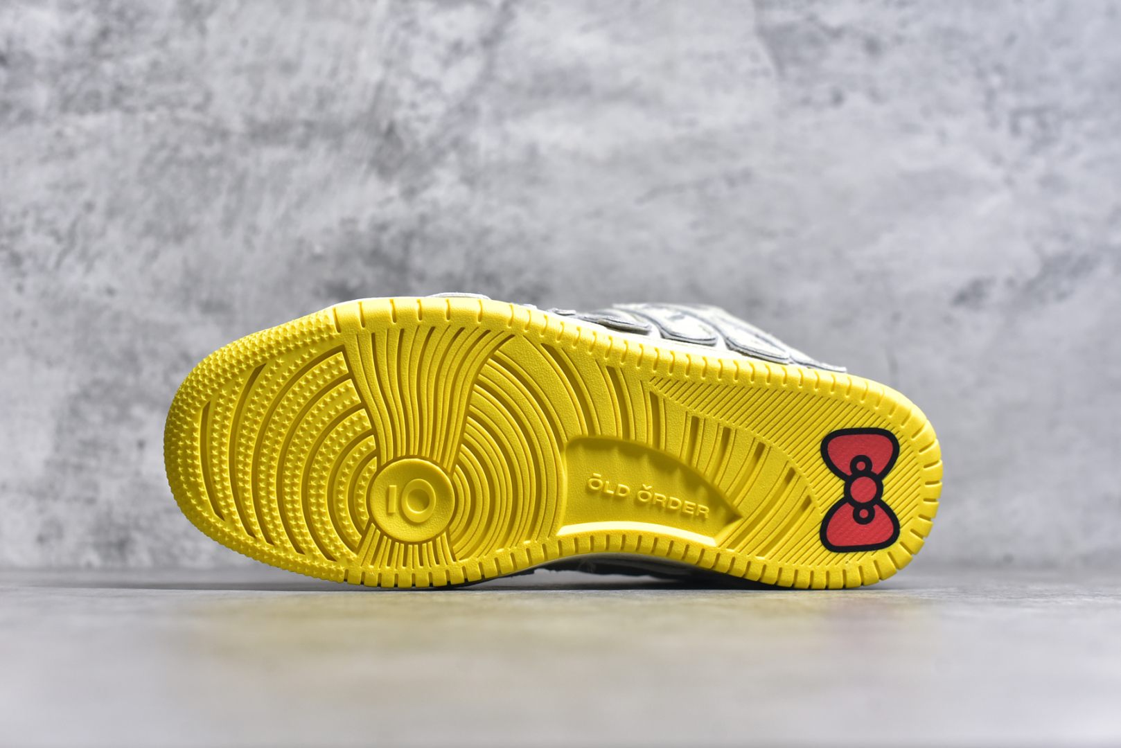 图片[6]-#OLD ORDER Skater 001 联名复古时尚滑板鞋面包鞋 复古滑板鞋 风格回潮 OLD ORDER 品牌推出了原创鞋款SKATER-001 一双兼具了运动与潮流复古属性的高品质球鞋 产品设计开发历时8个月 鞋底模具经历3次调整 鞋面打样经历5次调整 只为把高品质的产品状态带给各位 SKATER-001设计风格以上世纪80-90年代经典滑板鞋为灵感 将原汁原味的复古风格赋予全新的工艺质感 明亮活泼的设计风格 融入My Melody伙伴们的元素 多种面料和颜色的选择 赋予生生不息的潮流活力 独特附赠可拆卸卡通形象3D鞋面装饰 不止点缀 还有玩乐 以复古玩具为灵感打造的收藏鞋盒 与孩童时期的自己产生共鸣 创造难忘的开箱体验 尺码 36 37 38 39 40 41 42 43 44 45-选品中心