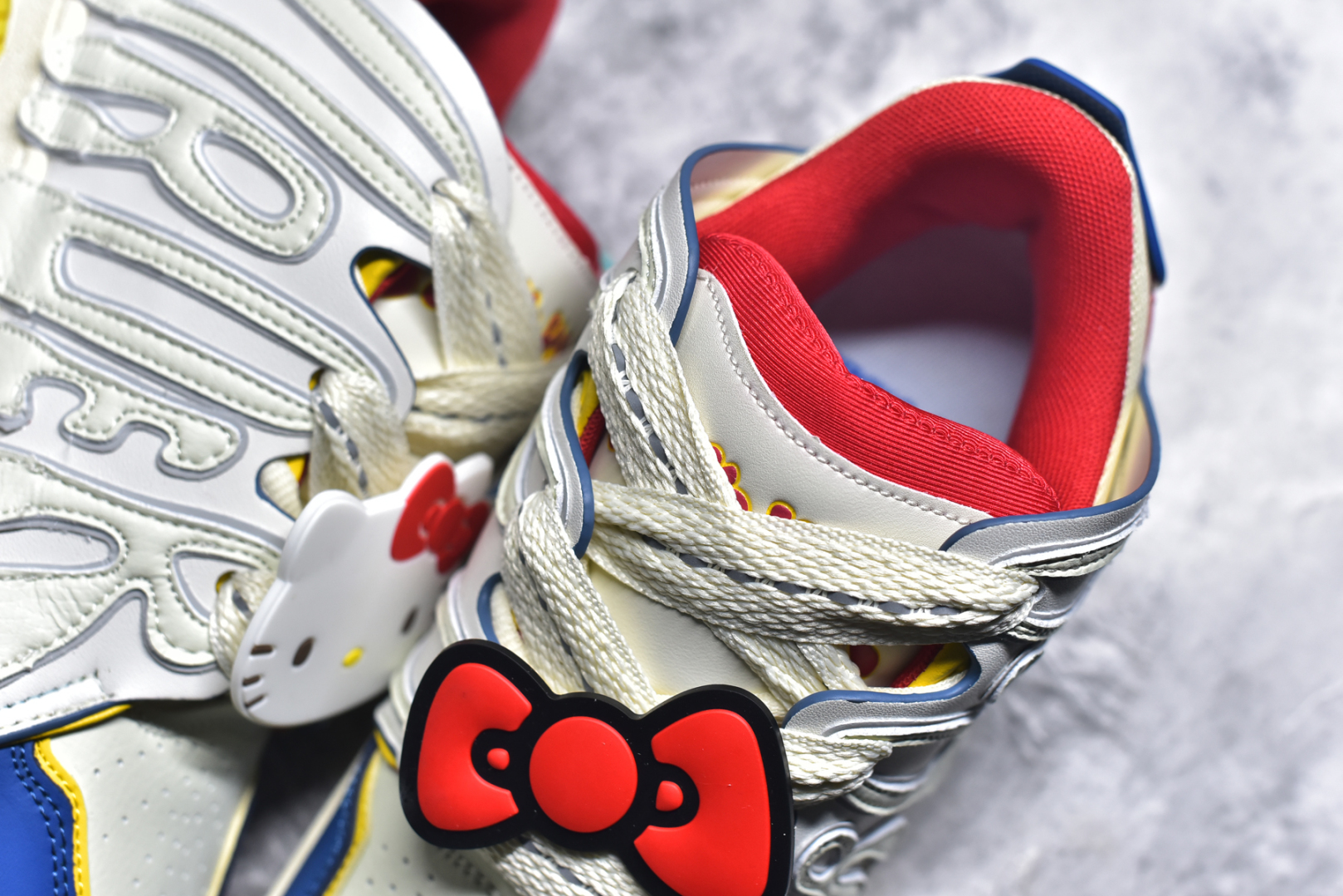 图片[9]-#OLD ORDER Skater 001 联名复古时尚滑板鞋面包鞋 复古滑板鞋 风格回潮 OLD ORDER 品牌推出了原创鞋款SKATER-001 一双兼具了运动与潮流复古属性的高品质球鞋 产品设计开发历时8个月 鞋底模具经历3次调整 鞋面打样经历5次调整 只为把高品质的产品状态带给各位 SKATER-001设计风格以上世纪80-90年代经典滑板鞋为灵感 将原汁原味的复古风格赋予全新的工艺质感 明亮活泼的设计风格 融入My Melody伙伴们的元素 多种面料和颜色的选择 赋予生生不息的潮流活力 独特附赠可拆卸卡通形象3D鞋面装饰 不止点缀 还有玩乐 以复古玩具为灵感打造的收藏鞋盒 与孩童时期的自己产生共鸣 创造难忘的开箱体验 尺码 36 37 38 39 40 41 42 43 44 45-选品中心