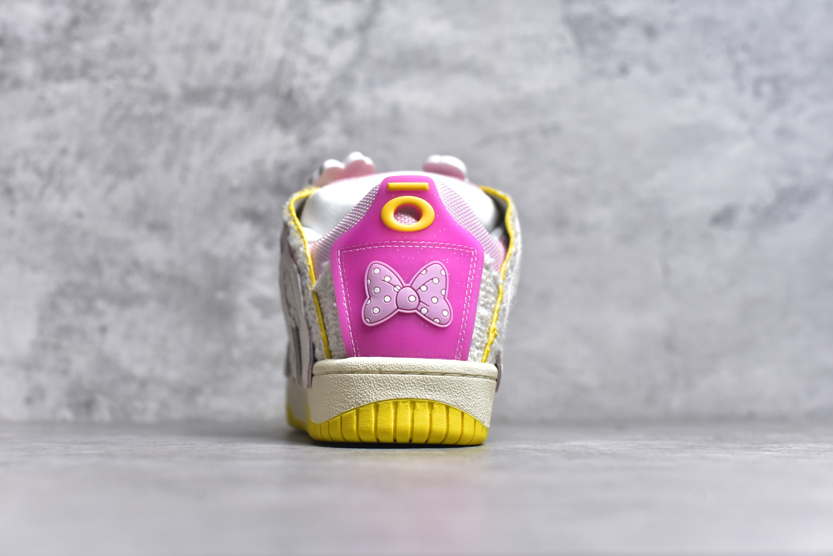 图片[5]-#OLD ORDER Skater 001 联名复古时尚滑板鞋面包鞋 复古滑板鞋 风格回潮 OLD ORDER 品牌推出了原创鞋款SKATER-001 一双兼具了运动与潮流复古属性的高品质球鞋 产品设计开发历时8个月 鞋底模具经历3次调整 鞋面打样经历5次调整 只为把高品质的产品状态带给各位 SKATER-001设计风格以上世纪80-90年代经典滑板鞋为灵感 将原汁原味的复古风格赋予全新的工艺质感 明亮活泼的设计风格 融入My Melody伙伴们的元素 多种面料和颜色的选择 赋予生生不息的潮流活力 独特附赠可拆卸卡通形象3D鞋面装饰 不止点缀 还有玩乐 以复古玩具为灵感打造的收藏鞋盒 与孩童时期的自己产生共鸣 创造难忘的开箱体验 尺码 36 37 38 39 40 41 42 43 44 45-选品中心