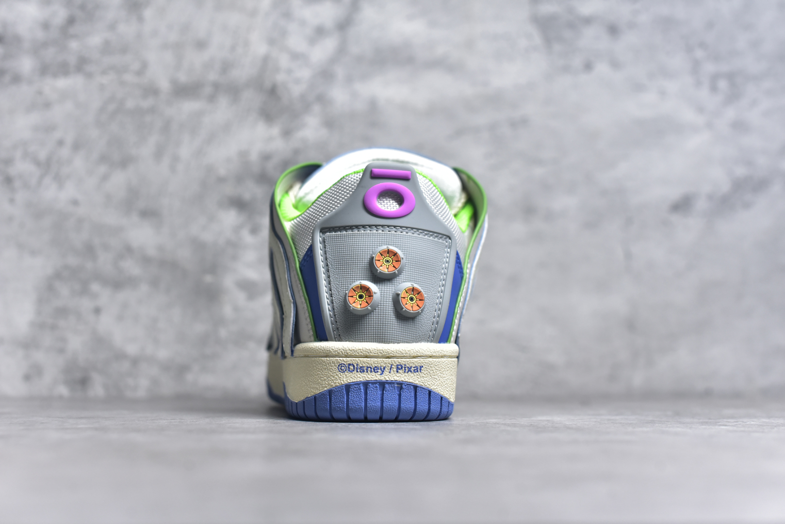 图片[5]-#OLD ORDER Skater 001 联名复古时尚滑板鞋面包鞋 复古滑板鞋 风格回潮 OLD ORDER 品牌推出了原创鞋款SKATER-001 一双兼具了运动与潮流复古属性的高品质球鞋 产品设计开发历时8个月 鞋底模具经历3次调整 鞋面打样经历5次调整 只为把高品质的产品状态带给各位 SKATER-001设计风格以上世纪80-90年代经典滑板鞋为灵感 将原汁原味的复古风格赋予全新的工艺质感 明亮活泼的设计风格 融入My Melody伙伴们的元素 多种面料和颜色的选择 赋予生生不息的潮流活力 独特附赠可拆卸卡通形象3D鞋面装饰 不止点缀 还有玩乐 以复古玩具为灵感打造的收藏鞋盒 与孩童时期的自己产生共鸣 创造难忘的开箱体验 尺码 36 37 38 39 40 41 42 43 44 45-选品中心