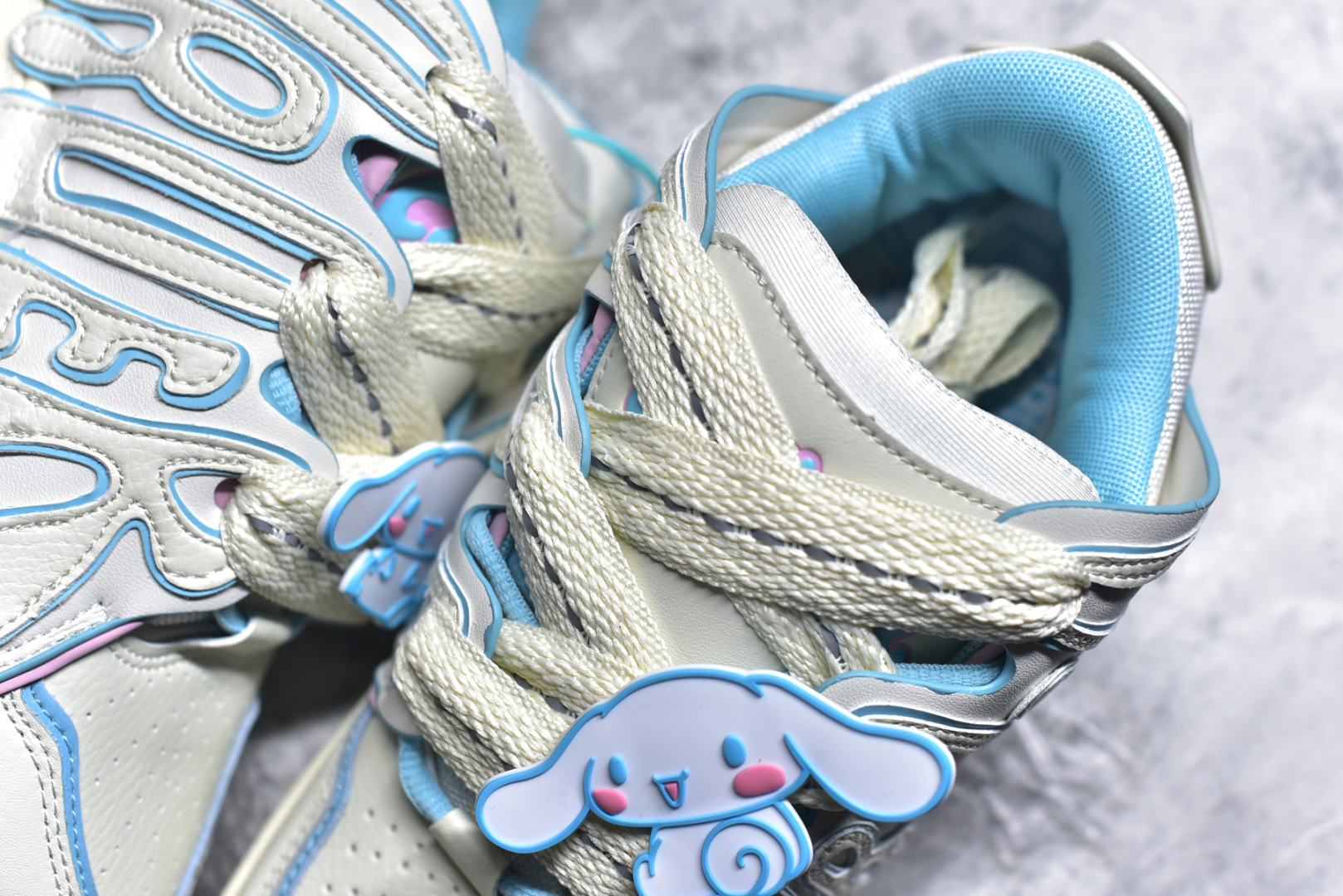 图片[9]-#OLD ORDER Skater 001 联名复古时尚滑板鞋面包鞋 复古滑板鞋 风格回潮 OLD ORDER 品牌推出了原创鞋款SKATER-001 一双兼具了运动与潮流复古属性的高品质球鞋 产品设计开发历时8个月 鞋底模具经历3次调整 鞋面打样经历5次调整 只为把高品质的产品状态带给各位 SKATER-001设计风格以上世纪80-90年代经典滑板鞋为灵感 将原汁原味的复古风格赋予全新的工艺质感 明亮活泼的设计风格 融入My Melody伙伴们的元素 多种面料和颜色的选择 赋予生生不息的潮流活力 独特附赠可拆卸卡通形象3D鞋面装饰 不止点缀 还有玩乐 以复古玩具为灵感打造的收藏鞋盒 与孩童时期的自己产生共鸣 创造难忘的开箱体验 尺码 36 37 38 39 40 41 42 43 44 45-选品中心