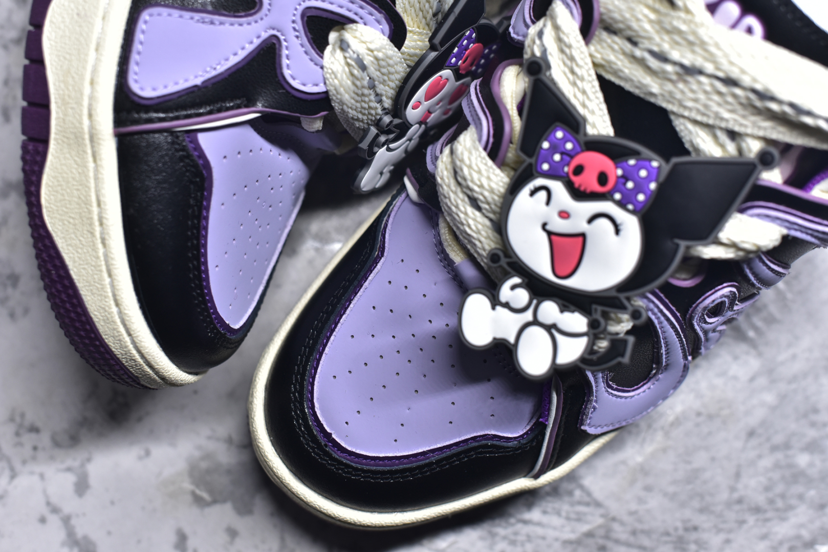 图片[8]-#OLD ORDER Skater 001 联名复古时尚滑板鞋面包鞋 复古滑板鞋 风格回潮 OLD ORDER 品牌推出了原创鞋款SKATER-001 一双兼具了运动与潮流复古属性的高品质球鞋 产品设计开发历时8个月 鞋底模具经历3次调整 鞋面打样经历5次调整 只为把高品质的产品状态带给各位 SKATER-001设计风格以上世纪80-90年代经典滑板鞋为灵感 将原汁原味的复古风格赋予全新的工艺质感 明亮活泼的设计风格 融入My Melody伙伴们的元素 多种面料和颜色的选择 赋予生生不息的潮流活力 独特附赠可拆卸卡通形象3D鞋面装饰 不止点缀 还有玩乐 以复古玩具为灵感打造的收藏鞋盒 与孩童时期的自己产生共鸣 创造难忘的开箱体验 尺码 36 37 38 39 40 41 42 43 44 45-选品中心