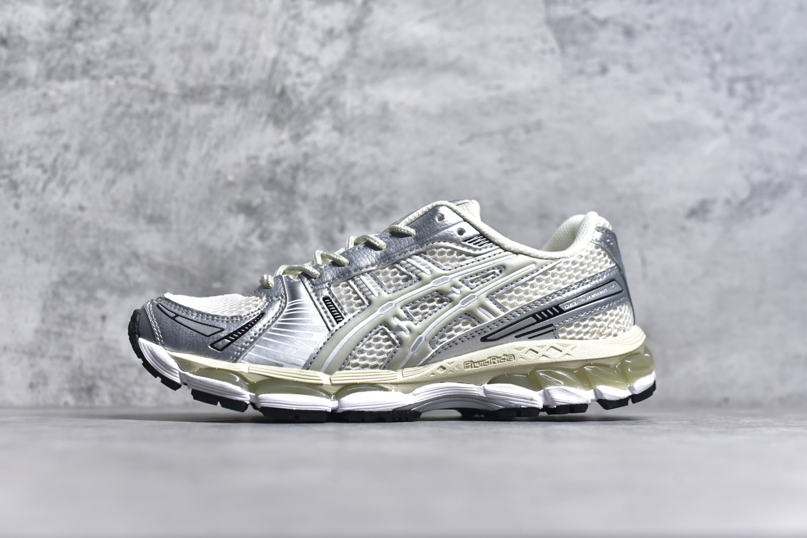 #KITH x Asics Gel Kayano 12.1\”Cream/Pure Aqua\”亚瑟士卡亚诺12.1代系列低帮轻量缓震休闲运动跑步鞋 采用环保太空合成革配合透气网眼布鞋面材质 中底3D可视GEL缓震胶效果 升级EVA全新缓震中底部位科技组合耐磨橡胶外底片 尺码：36 37 37.5 38 39 39.5 40.5 41.5 42 42.5 43.5 44 44.5 45-选品中心