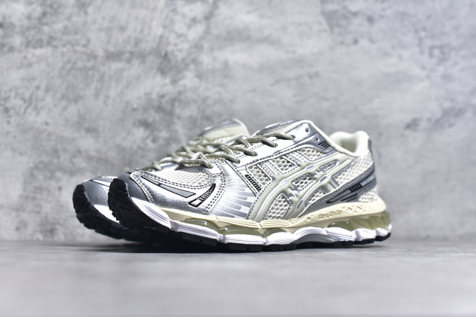 图片[2]-#KITH x Asics Gel Kayano 12.1\”Cream/Pure Aqua\”亚瑟士卡亚诺12.1代系列低帮轻量缓震休闲运动跑步鞋 采用环保太空合成革配合透气网眼布鞋面材质 中底3D可视GEL缓震胶效果 升级EVA全新缓震中底部位科技组合耐磨橡胶外底片 尺码：36 37 37.5 38 39 39.5 40.5 41.5 42 42.5 43.5 44 44.5 45-选品中心