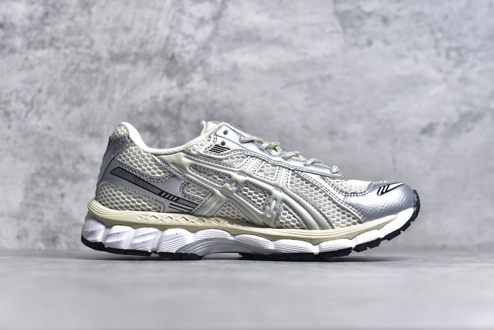 图片[3]-#KITH x Asics Gel Kayano 12.1\”Cream/Pure Aqua\”亚瑟士卡亚诺12.1代系列低帮轻量缓震休闲运动跑步鞋 采用环保太空合成革配合透气网眼布鞋面材质 中底3D可视GEL缓震胶效果 升级EVA全新缓震中底部位科技组合耐磨橡胶外底片 尺码：36 37 37.5 38 39 39.5 40.5 41.5 42 42.5 43.5 44 44.5 45-选品中心