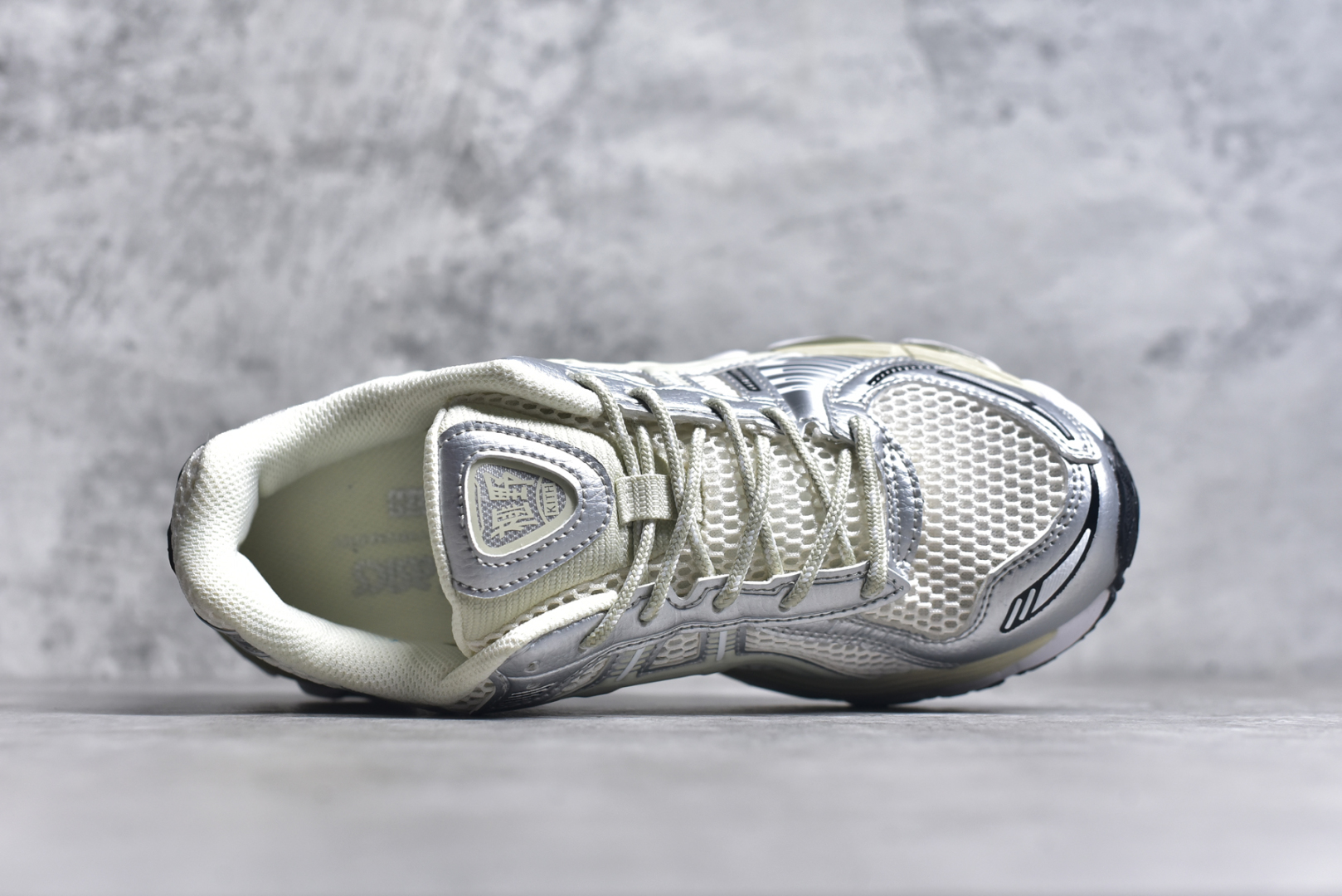 图片[4]-#KITH x Asics Gel Kayano 12.1\”Cream/Pure Aqua\”亚瑟士卡亚诺12.1代系列低帮轻量缓震休闲运动跑步鞋 采用环保太空合成革配合透气网眼布鞋面材质 中底3D可视GEL缓震胶效果 升级EVA全新缓震中底部位科技组合耐磨橡胶外底片 尺码：36 37 37.5 38 39 39.5 40.5 41.5 42 42.5 43.5 44 44.5 45-选品中心