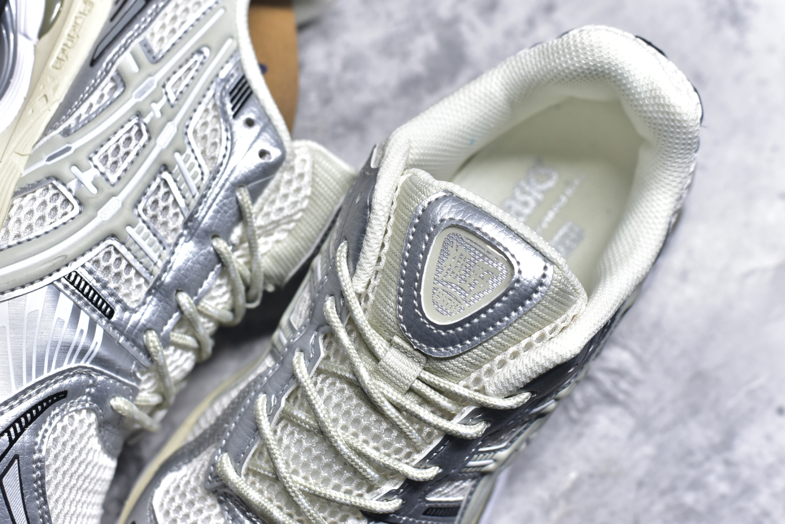 图片[9]-#KITH x Asics Gel Kayano 12.1\”Cream/Pure Aqua\”亚瑟士卡亚诺12.1代系列低帮轻量缓震休闲运动跑步鞋 采用环保太空合成革配合透气网眼布鞋面材质 中底3D可视GEL缓震胶效果 升级EVA全新缓震中底部位科技组合耐磨橡胶外底片 尺码：36 37 37.5 38 39 39.5 40.5 41.5 42 42.5 43.5 44 44.5 45-选品中心