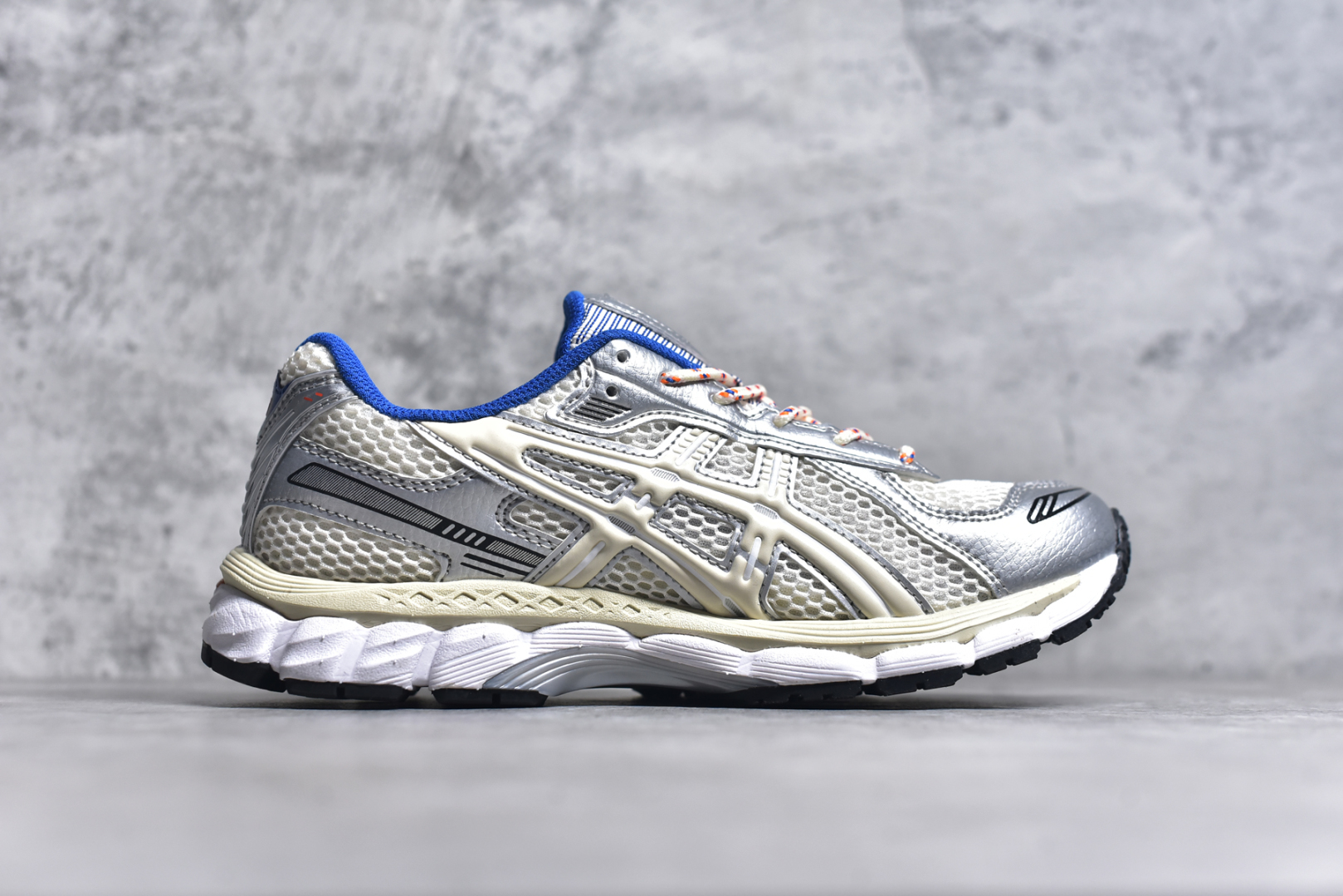 图片[3]-#KITH x Asics Gel Kayano 12.1\”Cream/Pure Aqua\”亚瑟士卡亚诺12.1代系列低帮轻量缓震休闲运动跑步鞋 采用环保太空合成革配合透气网眼布鞋面材质 中底3D可视GEL缓震胶效果 升级EVA全新缓震中底部位科技组合耐磨橡胶外底片 尺码：36 37 37.5 38 39 39.5 40.5 41.5 42 42.5 43.5 44 44.5 45-选品中心
