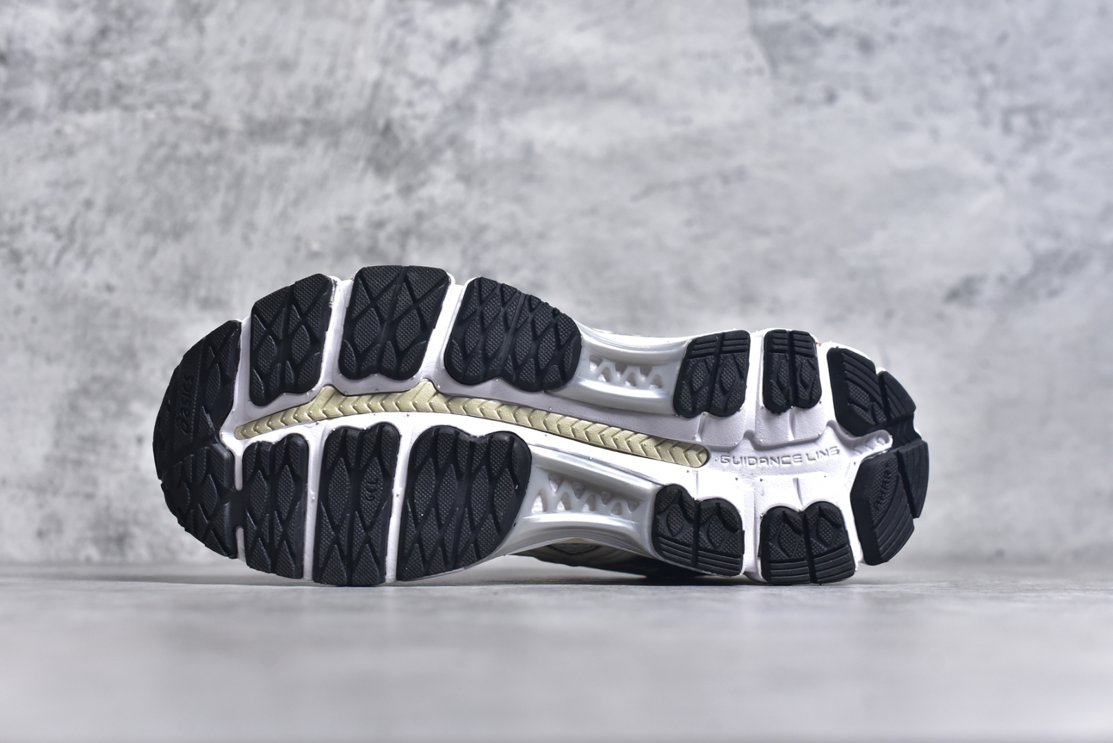 图片[6]-#KITH x Asics Gel Kayano 12.1\”Cream/Pure Aqua\”亚瑟士卡亚诺12.1代系列低帮轻量缓震休闲运动跑步鞋 采用环保太空合成革配合透气网眼布鞋面材质 中底3D可视GEL缓震胶效果 升级EVA全新缓震中底部位科技组合耐磨橡胶外底片 尺码：36 37 37.5 38 39 39.5 40.5 41.5 42 42.5 43.5 44 44.5 45-选品中心