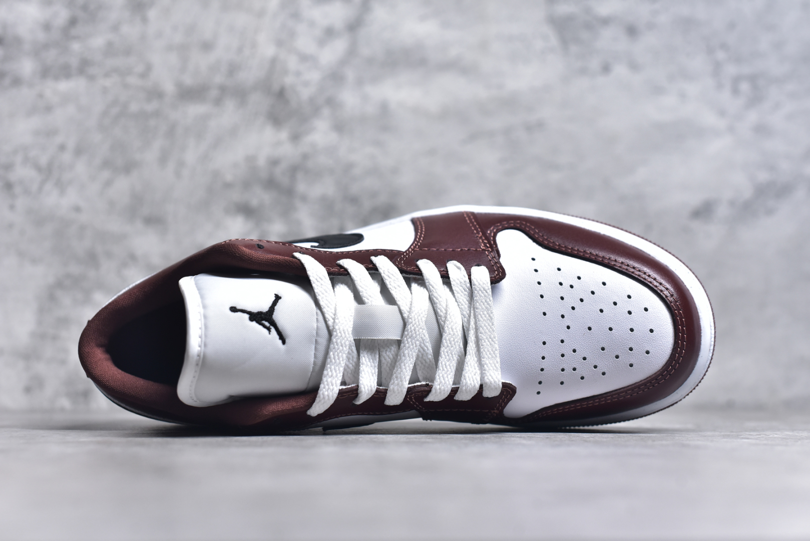 图片[4]-# Air Jordan AJ1 Low 低帮 酒红白 HF3148-102 全新流水线出品 DT版本唯一平替选择 市场第二梯队最强版 全部原鞋开发 原楦原纸板开发 全鞋电脑针车 原厂内置全掌气垫 原盒内在原标 唯一Zp原版鞋带绑法 免检产品 全新2022版型 全头层皮料 完美零毛边处理 原厂配置全掌气垫 价格定位良心 几十个配色陆续出货 尺码：36 36.5 37.5 38 38.5 39 40 40.5 41 42 42.5 43 44 44.5 45 46 47.5-选品中心