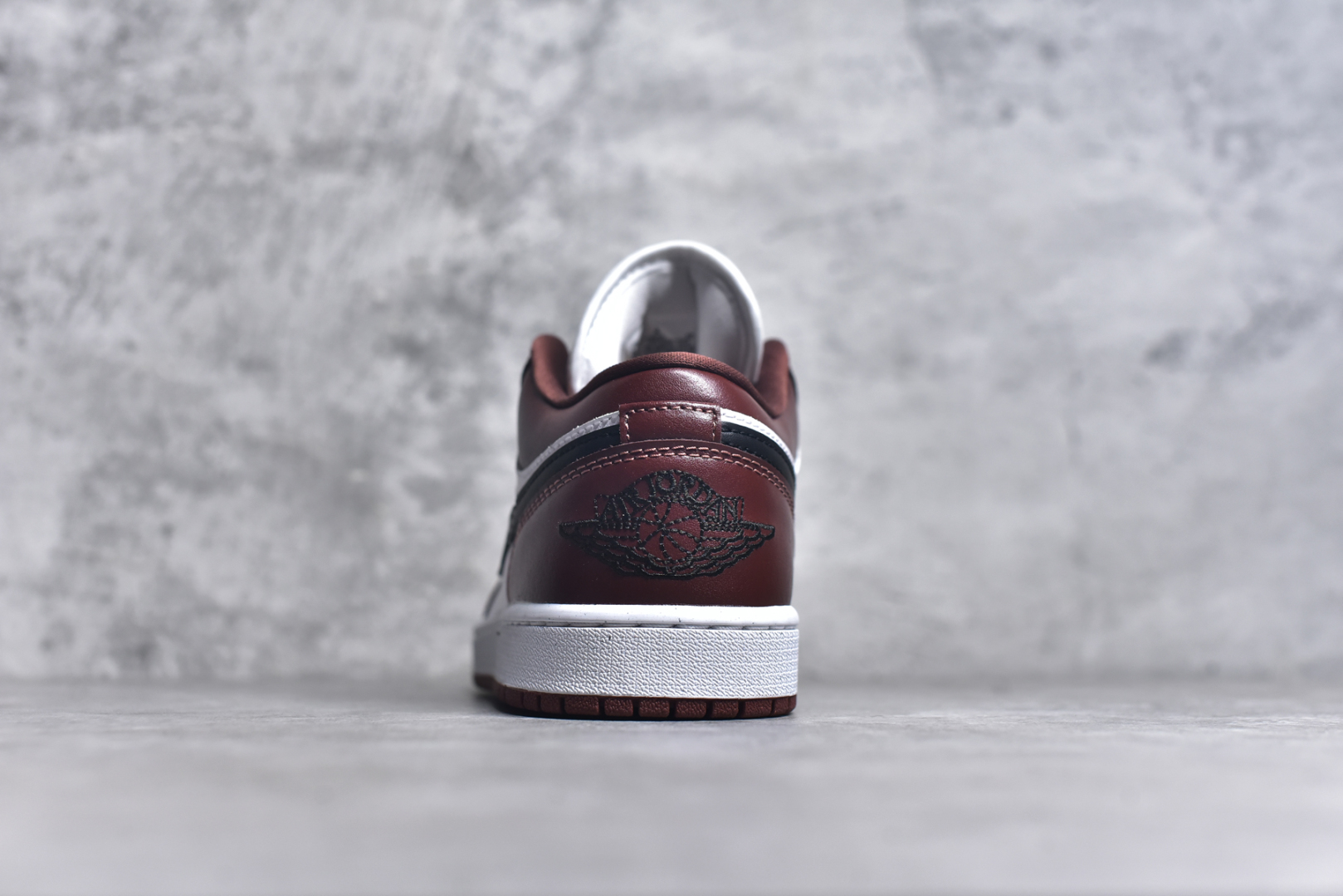 图片[5]-# Air Jordan AJ1 Low 低帮 酒红白 HF3148-102 全新流水线出品 DT版本唯一平替选择 市场第二梯队最强版 全部原鞋开发 原楦原纸板开发 全鞋电脑针车 原厂内置全掌气垫 原盒内在原标 唯一Zp原版鞋带绑法 免检产品 全新2022版型 全头层皮料 完美零毛边处理 原厂配置全掌气垫 价格定位良心 几十个配色陆续出货 尺码：36 36.5 37.5 38 38.5 39 40 40.5 41 42 42.5 43 44 44.5 45 46 47.5-选品中心