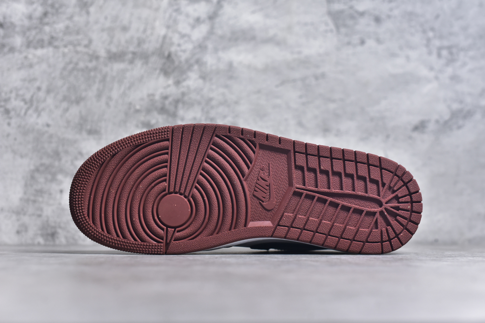 图片[6]-# Air Jordan AJ1 Low 低帮 酒红白 HF3148-102 全新流水线出品 DT版本唯一平替选择 市场第二梯队最强版 全部原鞋开发 原楦原纸板开发 全鞋电脑针车 原厂内置全掌气垫 原盒内在原标 唯一Zp原版鞋带绑法 免检产品 全新2022版型 全头层皮料 完美零毛边处理 原厂配置全掌气垫 价格定位良心 几十个配色陆续出货 尺码：36 36.5 37.5 38 38.5 39 40 40.5 41 42 42.5 43 44 44.5 45 46 47.5-选品中心