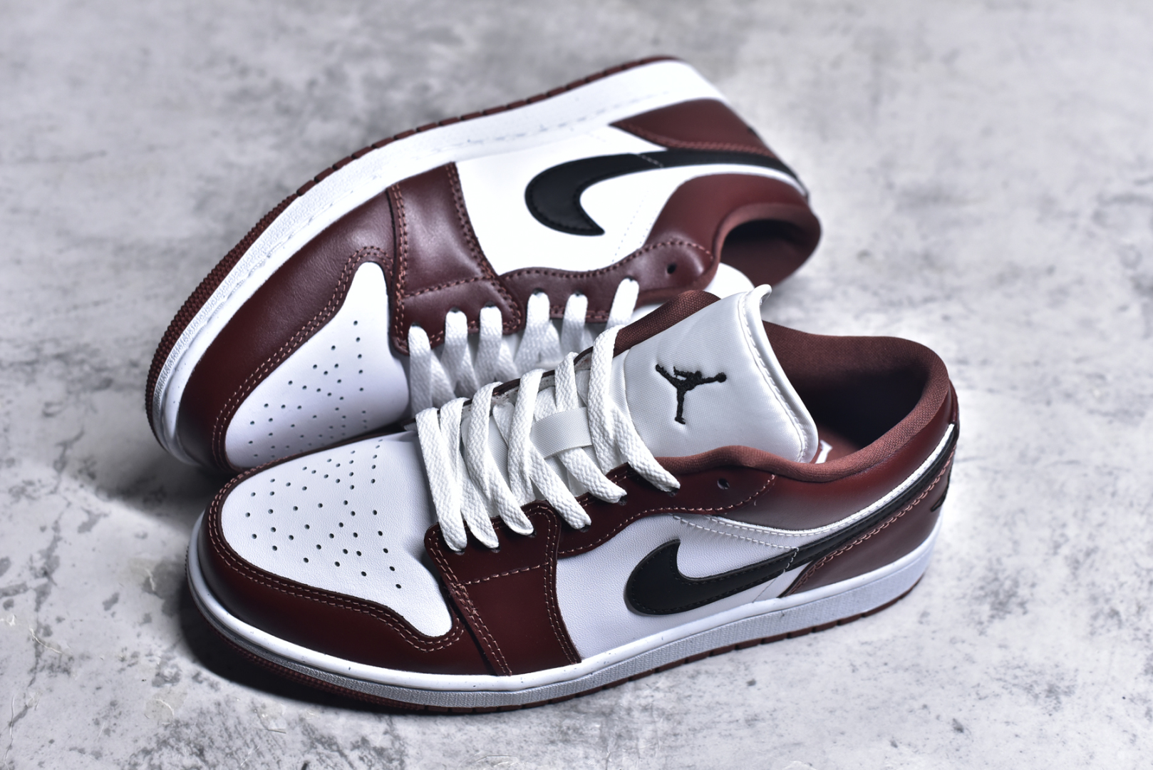 图片[7]-# Air Jordan AJ1 Low 低帮 酒红白 HF3148-102 全新流水线出品 DT版本唯一平替选择 市场第二梯队最强版 全部原鞋开发 原楦原纸板开发 全鞋电脑针车 原厂内置全掌气垫 原盒内在原标 唯一Zp原版鞋带绑法 免检产品 全新2022版型 全头层皮料 完美零毛边处理 原厂配置全掌气垫 价格定位良心 几十个配色陆续出货 尺码：36 36.5 37.5 38 38.5 39 40 40.5 41 42 42.5 43 44 44.5 45 46 47.5-选品中心