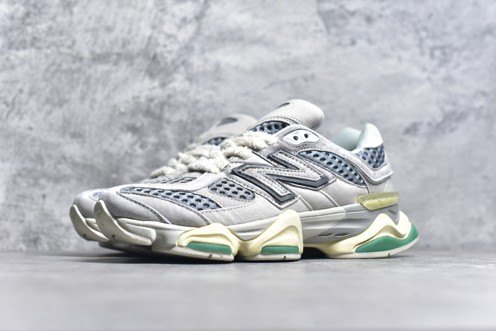 图片[2]-#NB 新百伦 New Balance NB9060小象蹄男女款9060舒适百搭老爹鞋。全新 9060 款式将经典风格与现代设计融合到日常多功能性中。 9060 重新诠释了源自经典 99X 型号的熟悉元素，其灵感来自于 Y2K 时代的未来主义和美学。 鞋面在990 的基础中进行了扩展和使用，以提供可见的运动感，中底采用 ABZORB 和 SBS 熟悉的缓震平台以提供舒适感。 类型：男女鞋 尺码：36-45含半码-选品中心