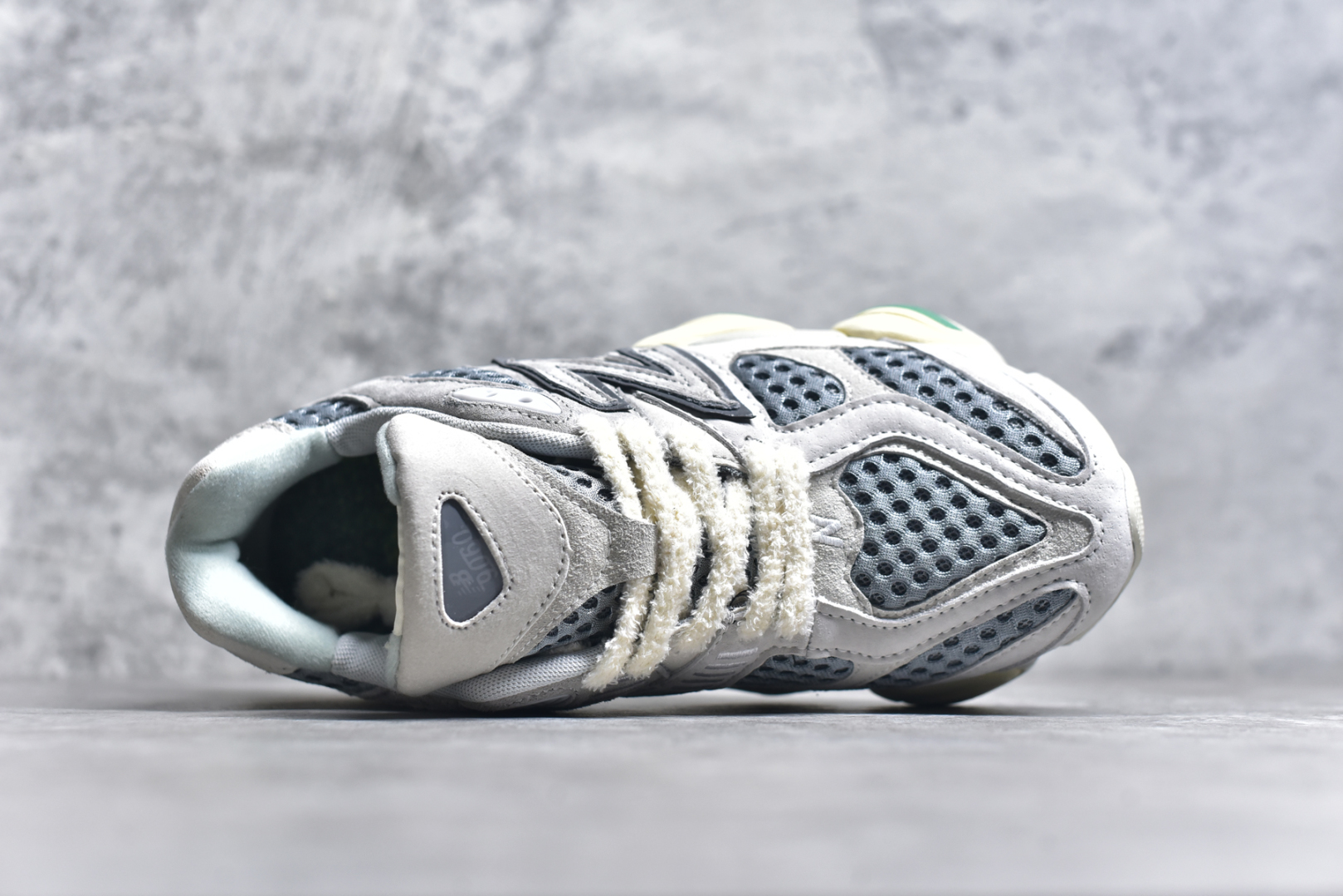 图片[4]-#NB 新百伦 New Balance NB9060小象蹄男女款9060舒适百搭老爹鞋。全新 9060 款式将经典风格与现代设计融合到日常多功能性中。 9060 重新诠释了源自经典 99X 型号的熟悉元素，其灵感来自于 Y2K 时代的未来主义和美学。 鞋面在990 的基础中进行了扩展和使用，以提供可见的运动感，中底采用 ABZORB 和 SBS 熟悉的缓震平台以提供舒适感。 类型：男女鞋 尺码：36-45含半码-选品中心