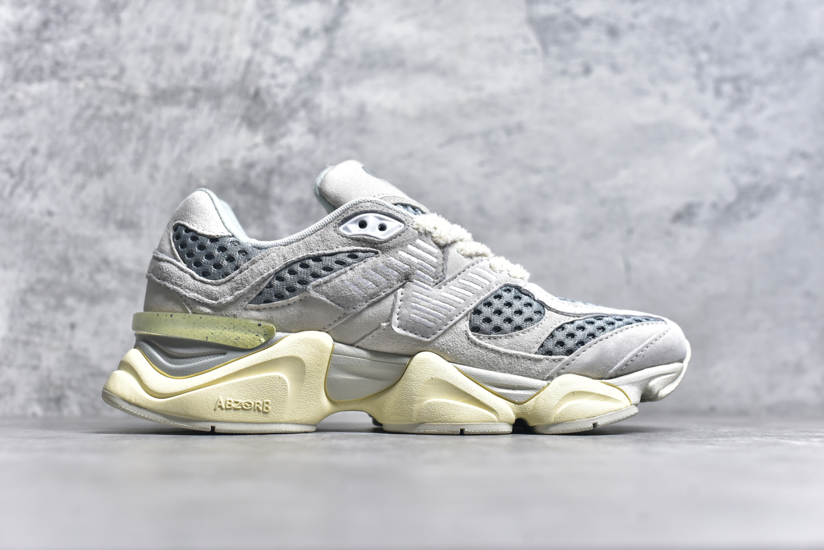 图片[3]-#NB 新百伦 New Balance NB9060小象蹄男女款9060舒适百搭老爹鞋。全新 9060 款式将经典风格与现代设计融合到日常多功能性中。 9060 重新诠释了源自经典 99X 型号的熟悉元素，其灵感来自于 Y2K 时代的未来主义和美学。 鞋面在990 的基础中进行了扩展和使用，以提供可见的运动感，中底采用 ABZORB 和 SBS 熟悉的缓震平台以提供舒适感。 类型：男女鞋 尺码：36-45含半码-选品中心