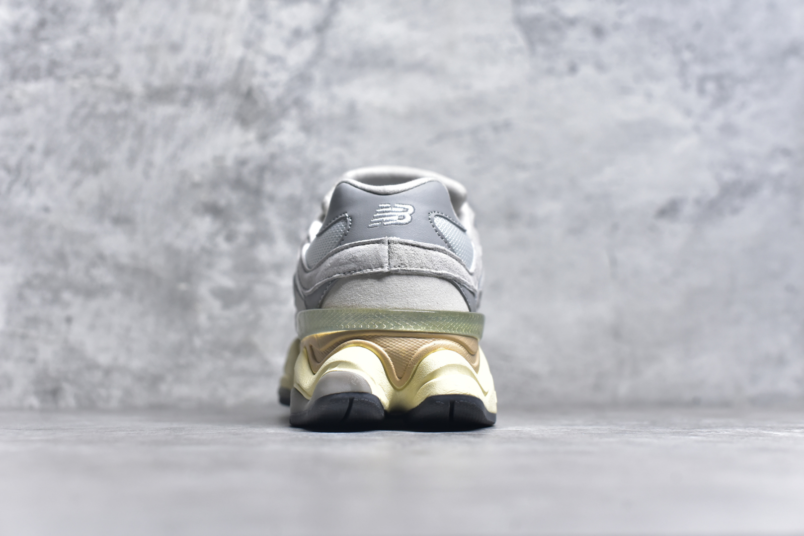 图片[5]-#NB 新百伦 New Balance NB9060小象蹄男女款9060舒适百搭老爹鞋。全新 9060 款式将经典风格与现代设计融合到日常多功能性中。 9060 重新诠释了源自经典 99X 型号的熟悉元素，其灵感来自于 Y2K 时代的未来主义和美学。 鞋面在990 的基础中进行了扩展和使用，以提供可见的运动感，中底采用 ABZORB 和 SBS 熟悉的缓震平台以提供舒适感。 类型：男女鞋 尺码：36-45含半码-选品中心