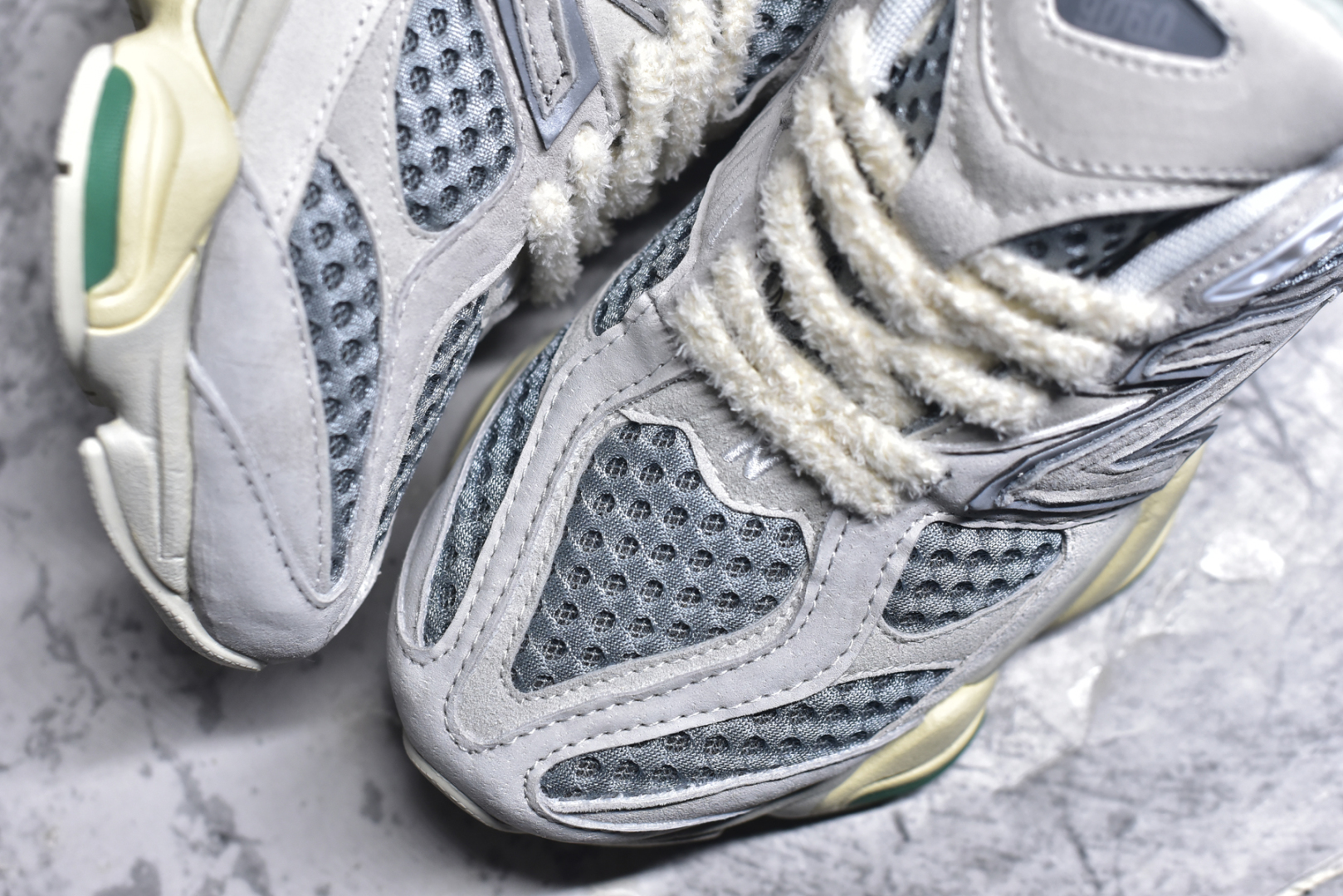 图片[8]-#NB 新百伦 New Balance NB9060小象蹄男女款9060舒适百搭老爹鞋。全新 9060 款式将经典风格与现代设计融合到日常多功能性中。 9060 重新诠释了源自经典 99X 型号的熟悉元素，其灵感来自于 Y2K 时代的未来主义和美学。 鞋面在990 的基础中进行了扩展和使用，以提供可见的运动感，中底采用 ABZORB 和 SBS 熟悉的缓震平台以提供舒适感。 类型：男女鞋 尺码：36-45含半码-选品中心