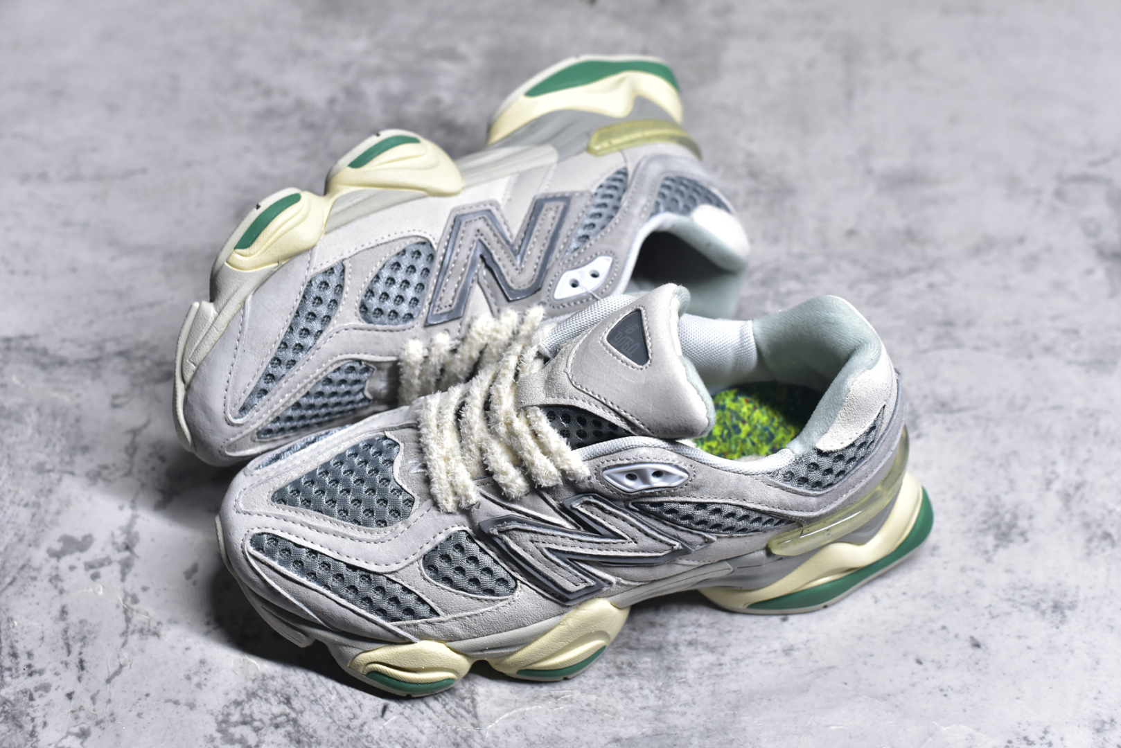 图片[7]-#NB 新百伦 New Balance NB9060小象蹄男女款9060舒适百搭老爹鞋。全新 9060 款式将经典风格与现代设计融合到日常多功能性中。 9060 重新诠释了源自经典 99X 型号的熟悉元素，其灵感来自于 Y2K 时代的未来主义和美学。 鞋面在990 的基础中进行了扩展和使用，以提供可见的运动感，中底采用 ABZORB 和 SBS 熟悉的缓震平台以提供舒适感。 类型：男女鞋 尺码：36-45含半码-选品中心