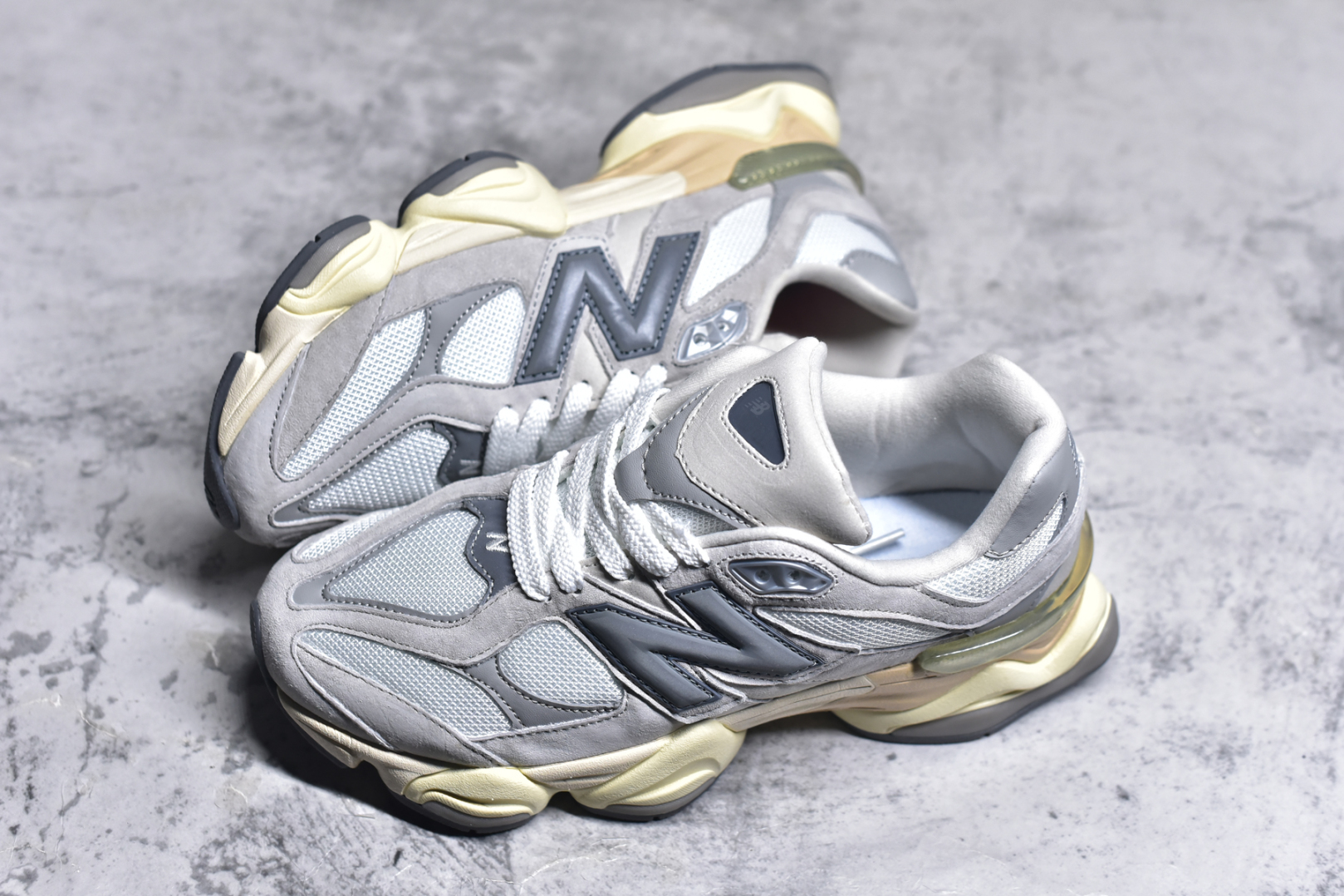 图片[7]-#NB 新百伦 New Balance NB9060小象蹄男女款9060舒适百搭老爹鞋。全新 9060 款式将经典风格与现代设计融合到日常多功能性中。 9060 重新诠释了源自经典 99X 型号的熟悉元素，其灵感来自于 Y2K 时代的未来主义和美学。 鞋面在990 的基础中进行了扩展和使用，以提供可见的运动感，中底采用 ABZORB 和 SBS 熟悉的缓震平台以提供舒适感。 类型：男女鞋 尺码：36-45含半码-选品中心