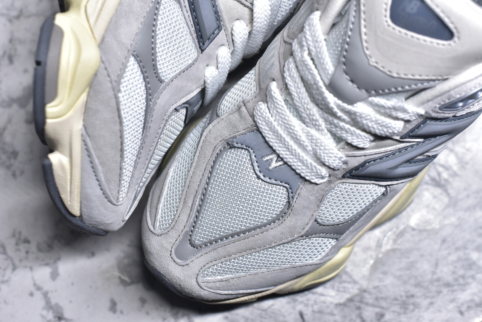 图片[8]-#NB 新百伦 New Balance NB9060小象蹄男女款9060舒适百搭老爹鞋。全新 9060 款式将经典风格与现代设计融合到日常多功能性中。 9060 重新诠释了源自经典 99X 型号的熟悉元素，其灵感来自于 Y2K 时代的未来主义和美学。 鞋面在990 的基础中进行了扩展和使用，以提供可见的运动感，中底采用 ABZORB 和 SBS 熟悉的缓震平台以提供舒适感。 类型：男女鞋 尺码：36-45含半码-选品中心
