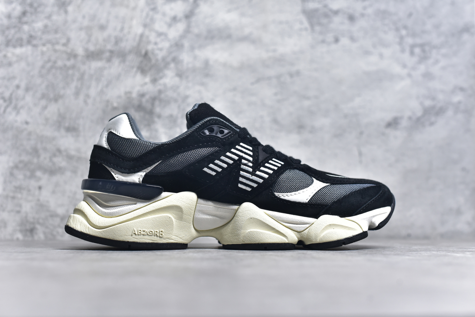 图片[3]-#NB 新百伦 New Balance NB9060小象蹄男女款9060舒适百搭老爹鞋。全新 9060 款式将经典风格与现代设计融合到日常多功能性中。 9060 重新诠释了源自经典 99X 型号的熟悉元素，其灵感来自于 Y2K 时代的未来主义和美学。 鞋面在990 的基础中进行了扩展和使用，以提供可见的运动感，中底采用 ABZORB 和 SBS 熟悉的缓震平台以提供舒适感。 类型：男女鞋 尺码：36-45含半码-选品中心