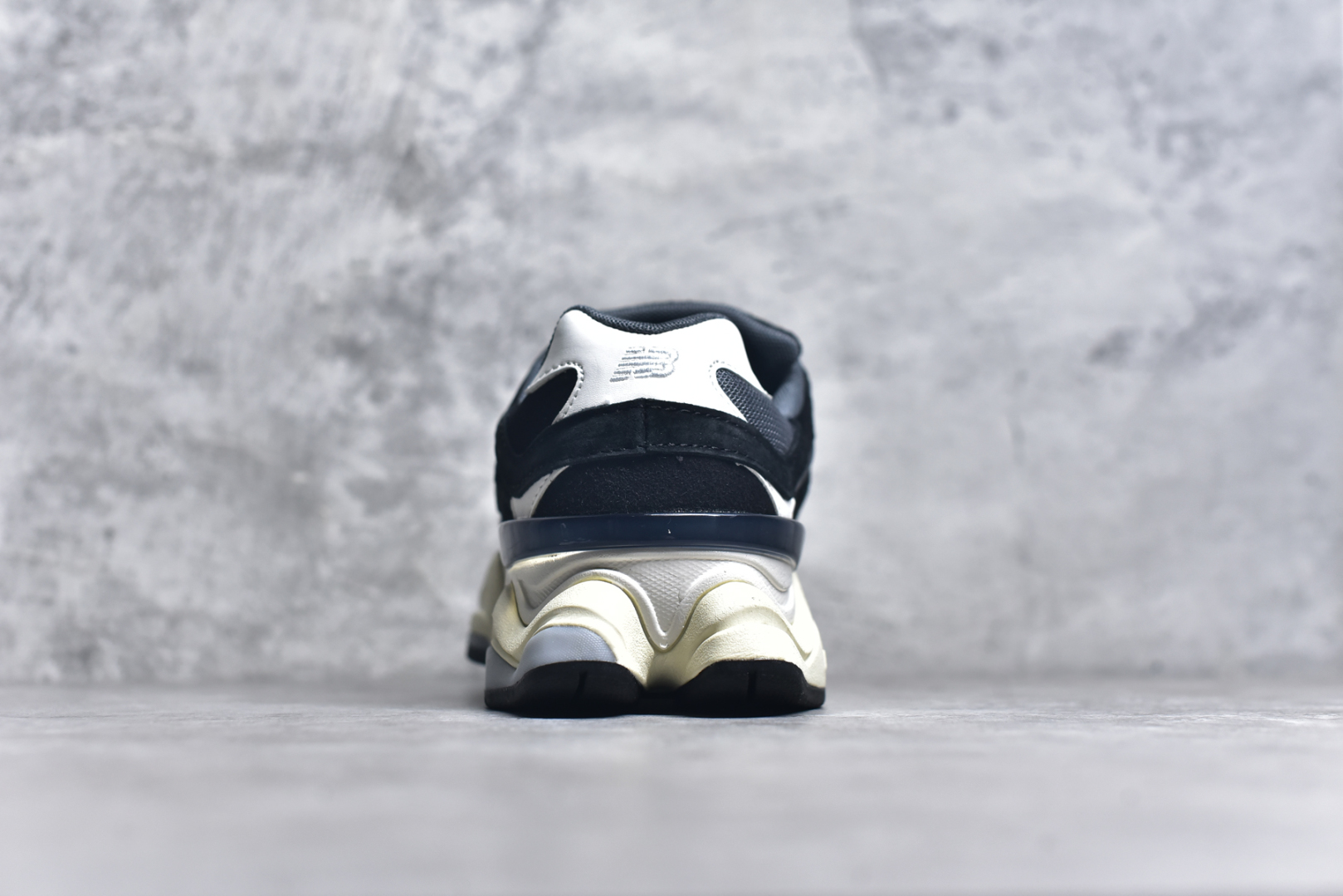 图片[5]-#NB 新百伦 New Balance NB9060小象蹄男女款9060舒适百搭老爹鞋。全新 9060 款式将经典风格与现代设计融合到日常多功能性中。 9060 重新诠释了源自经典 99X 型号的熟悉元素，其灵感来自于 Y2K 时代的未来主义和美学。 鞋面在990 的基础中进行了扩展和使用，以提供可见的运动感，中底采用 ABZORB 和 SBS 熟悉的缓震平台以提供舒适感。 类型：男女鞋 尺码：36-45含半码-选品中心