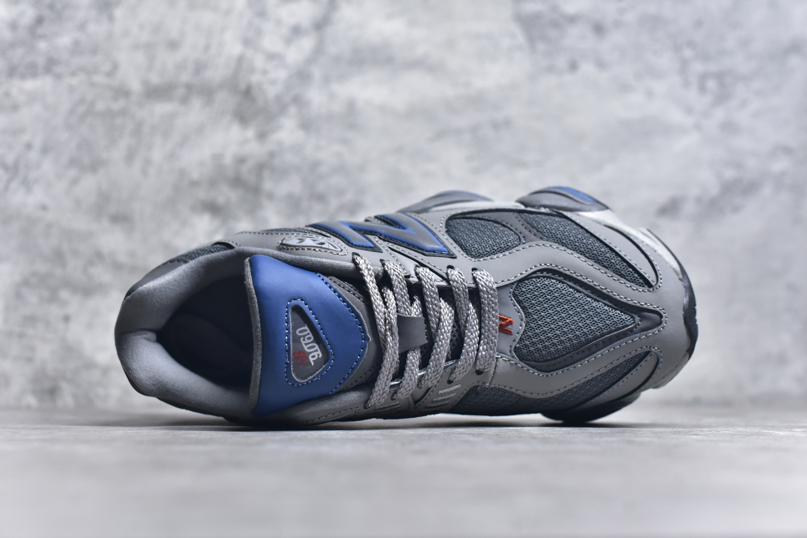 图片[4]-#NB 新百伦 New Balance NB9060小象蹄男女款9060舒适百搭老爹鞋。全新 9060 款式将经典风格与现代设计融合到日常多功能性中。 9060 重新诠释了源自经典 99X 型号的熟悉元素，其灵感来自于 Y2K 时代的未来主义和美学。 鞋面在990 的基础中进行了扩展和使用，以提供可见的运动感，中底采用 ABZORB 和 SBS 熟悉的缓震平台以提供舒适感。 类型：男女鞋 尺码：36-45含半码-选品中心