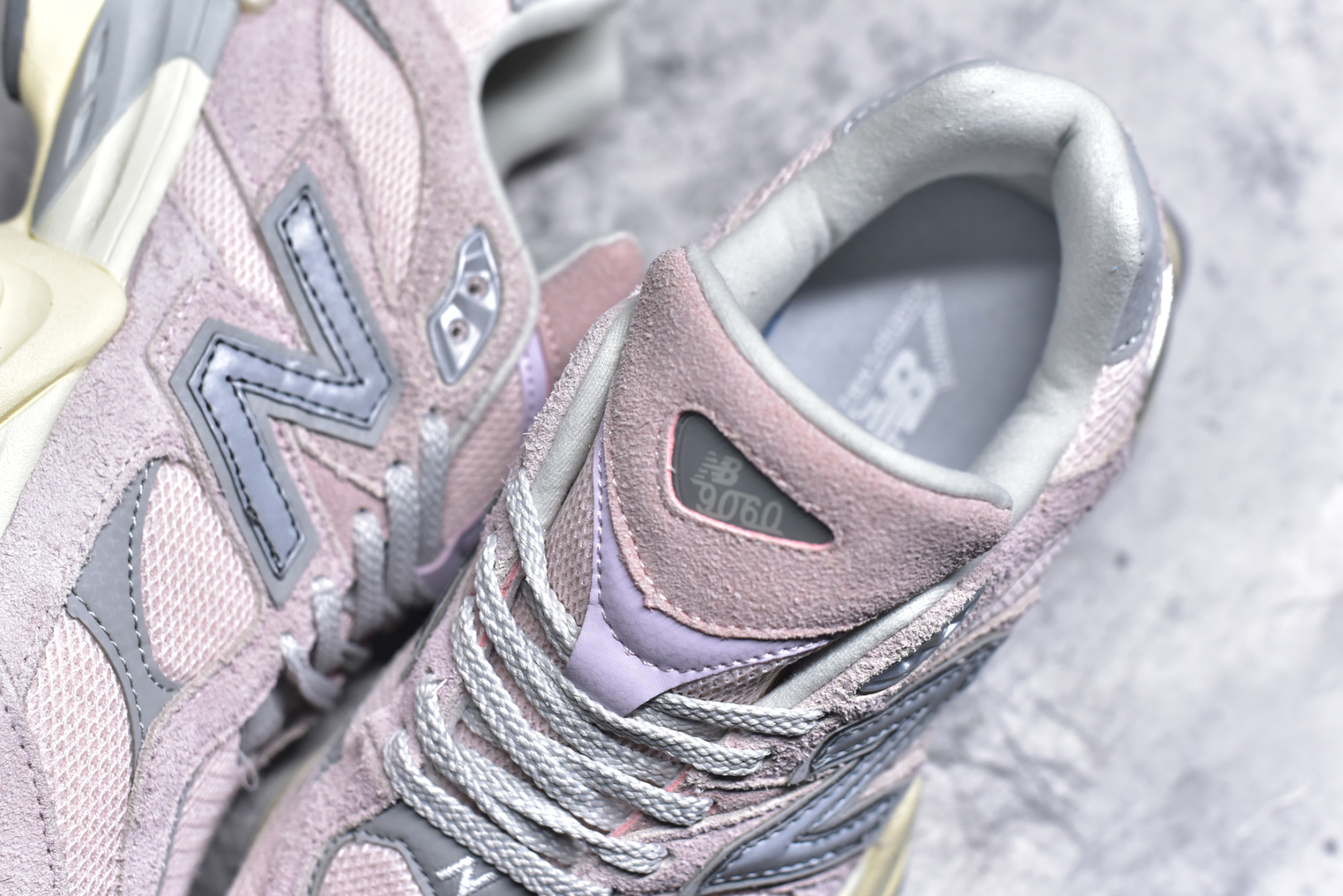 图片[9]-#NB 新百伦 New Balance NB9060小象蹄男女款9060舒适百搭老爹鞋。全新 9060 款式将经典风格与现代设计融合到日常多功能性中。 9060 重新诠释了源自经典 99X 型号的熟悉元素，其灵感来自于 Y2K 时代的未来主义和美学。 鞋面在990 的基础中进行了扩展和使用，以提供可见的运动感，中底采用 ABZORB 和 SBS 熟悉的缓震平台以提供舒适感。 类型：男女鞋 尺码：36-45含半码-选品中心